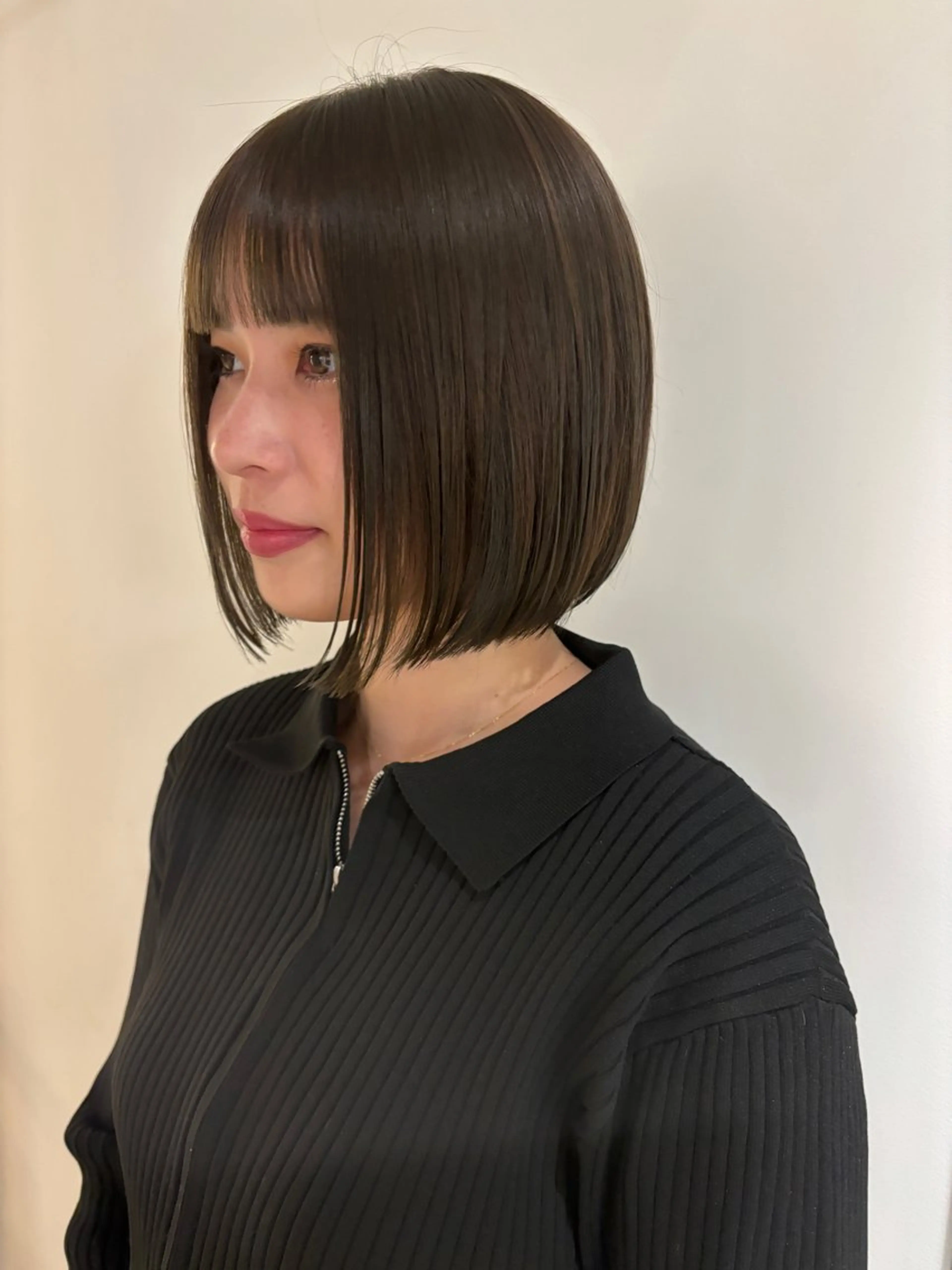 ショート カラー ベージュカラー オリーブベージュ ボブ カット ヘアカラー トリートメント やまもと さえのヘアスタイル