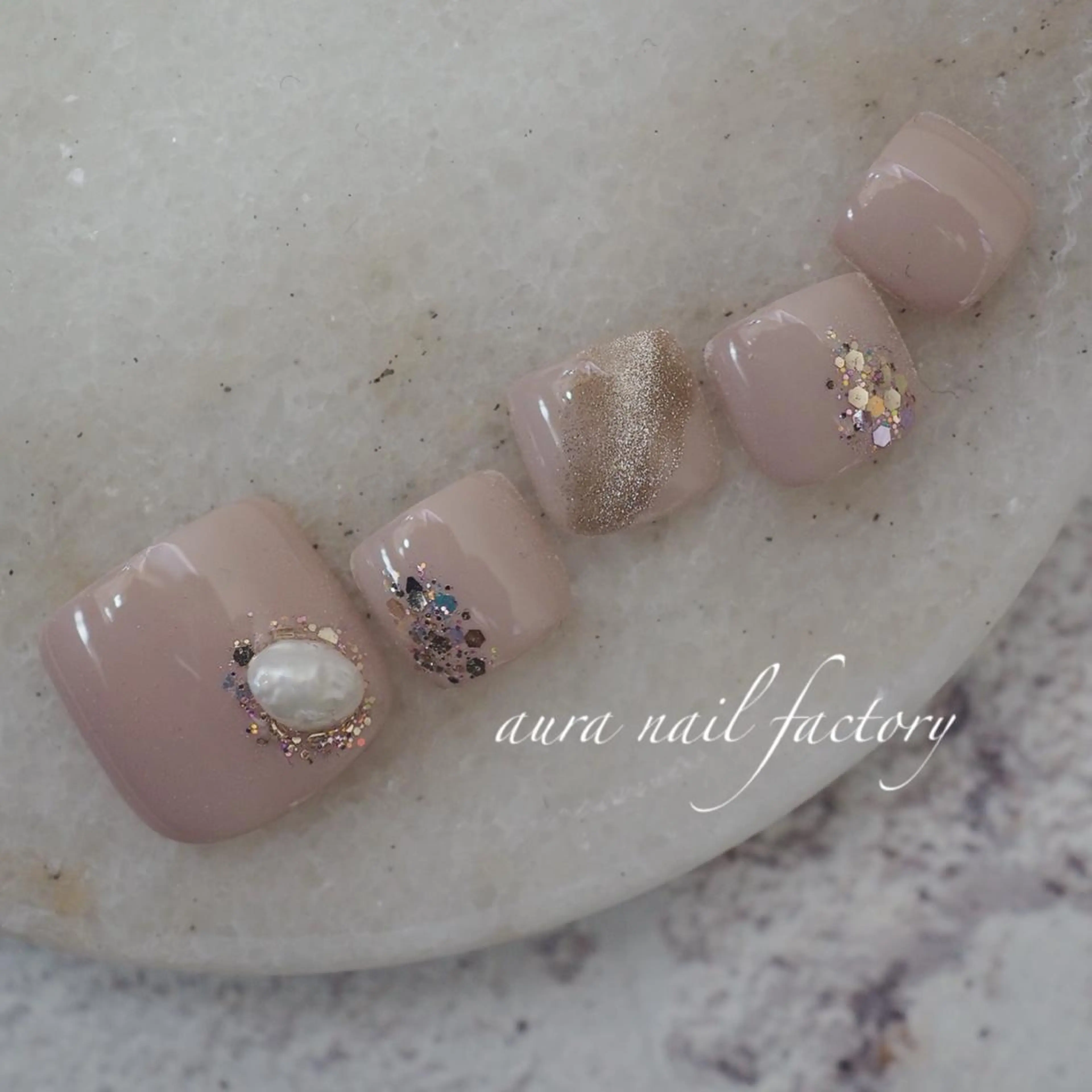 ショート カラー ネイル フットネイル マグネットネイル ニュアンスネイル 赤羽　アウラ ネイルファクトリーのネイルデザイン