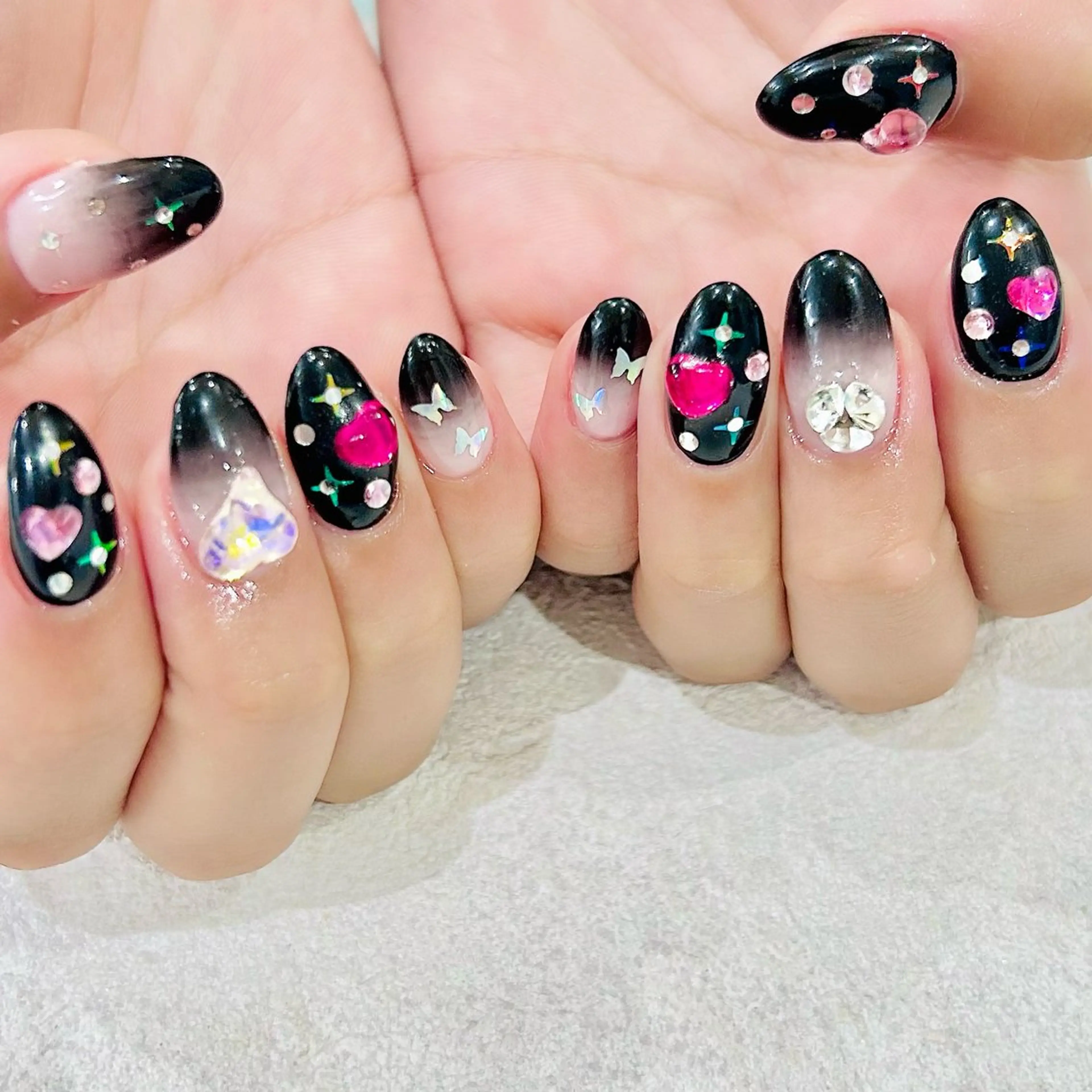 ネイル ストーンネイル ハンドネイル muum_nail 新宿2分 三丁目1分のネイルデザイン