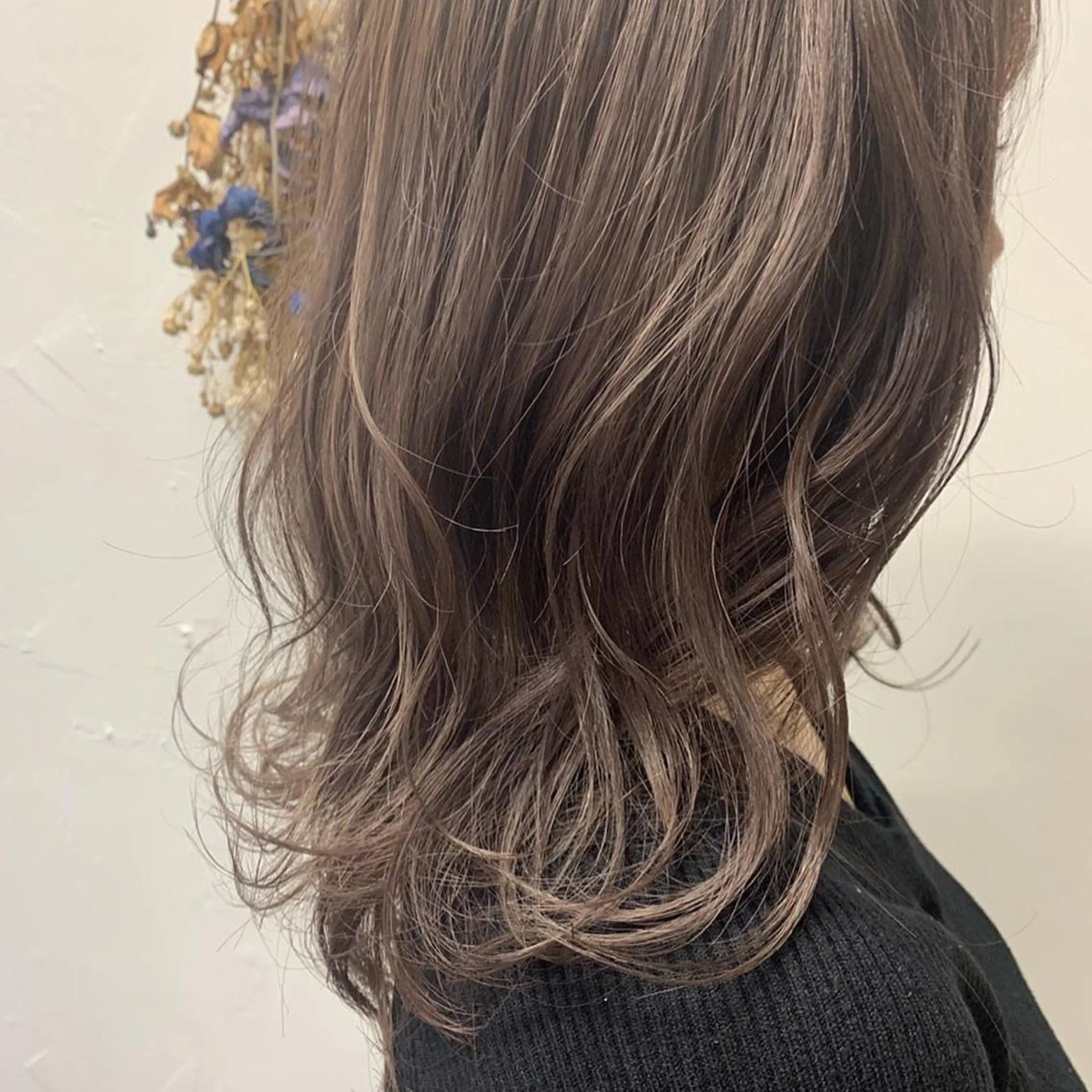 ミディアム カラー ベージュカラー 透明感カラー ダブルカラー ラベンダーカラー ラベンダーベージュ カット ヘアカラー トリートメント newi 京橋 【yuuki】のヘアスタイル