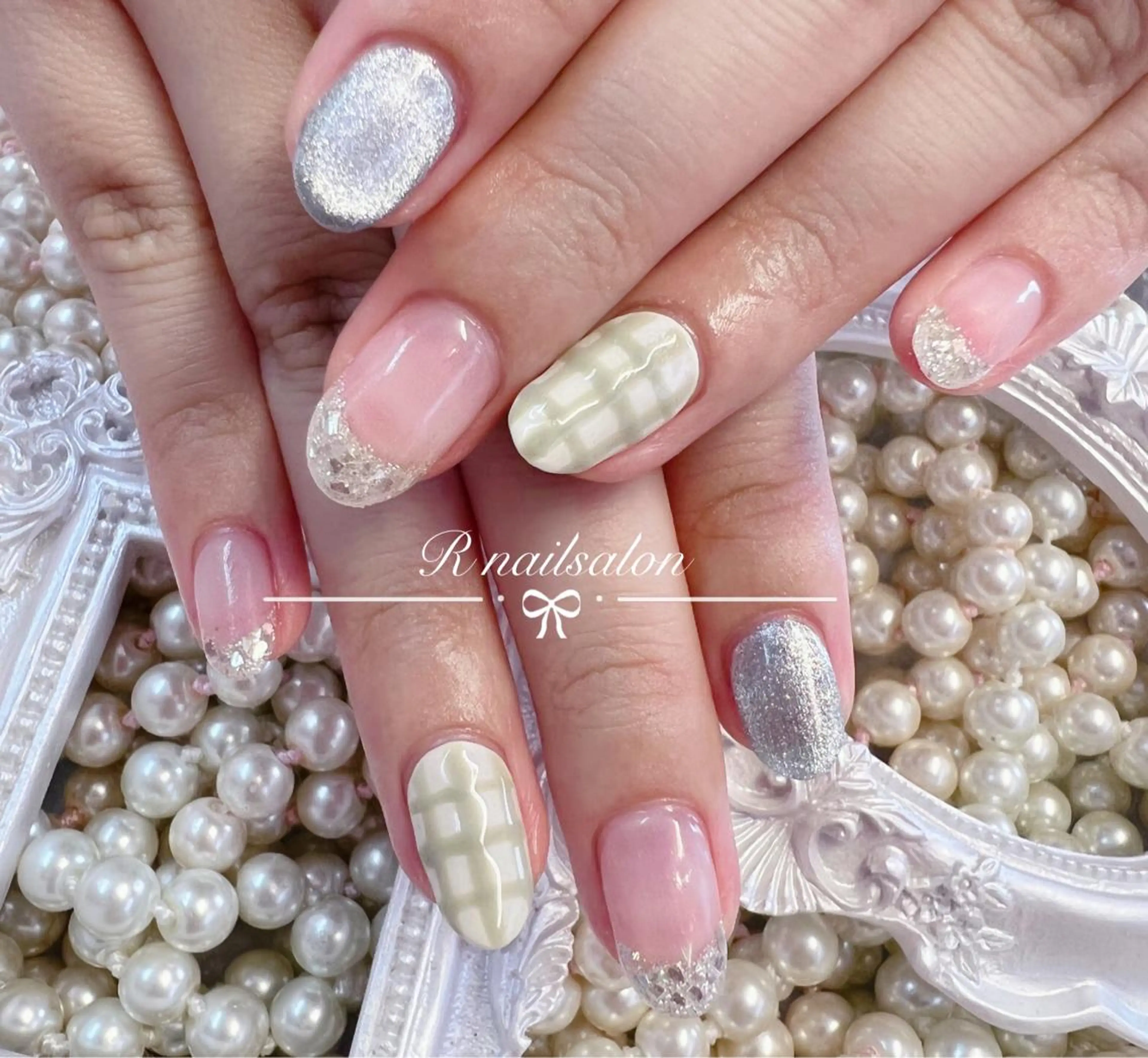 ミディアム R NAILSALONのネイルデザイン