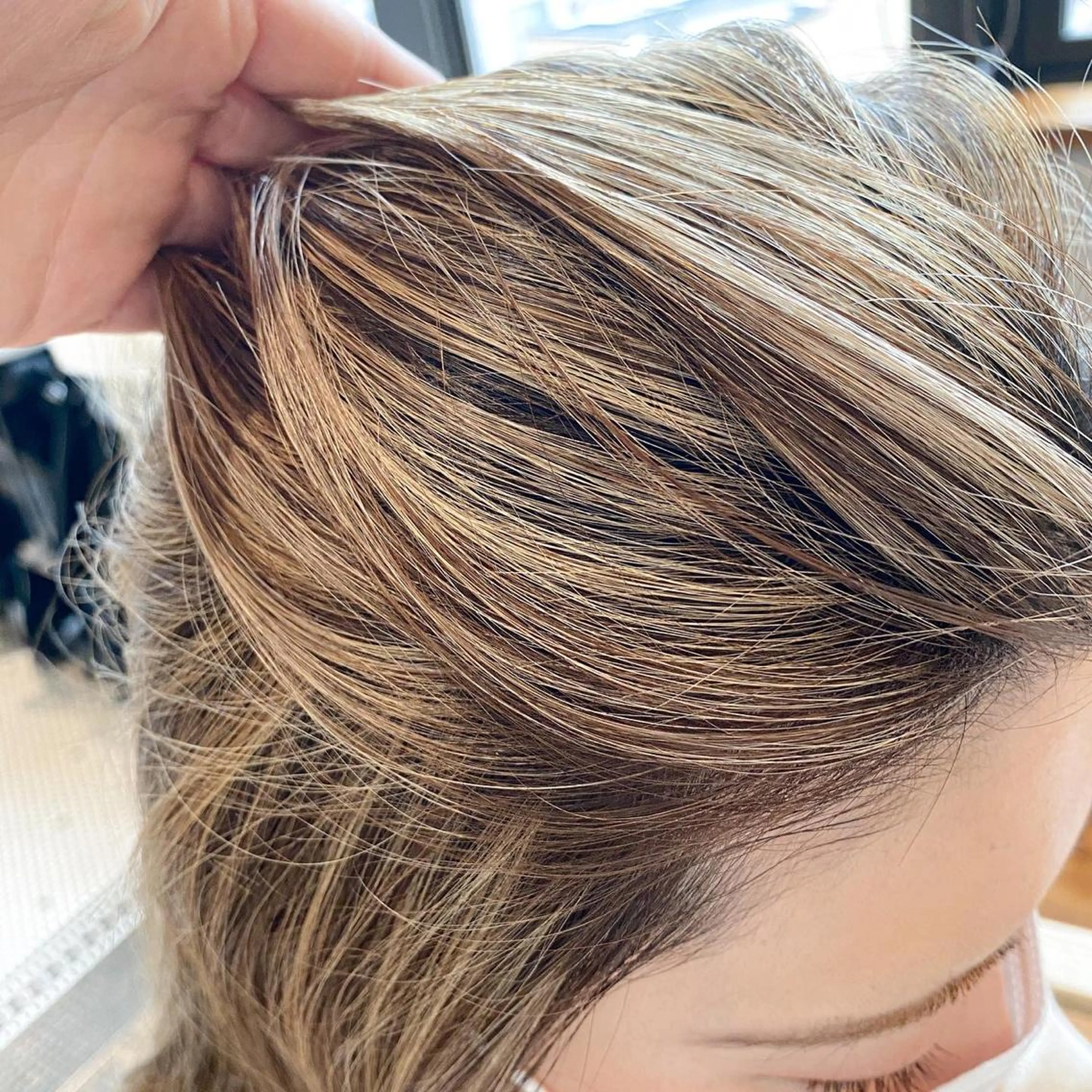 セミロング カラー 海外風カーテンバング Mao広尾美容室のヘアスタイル