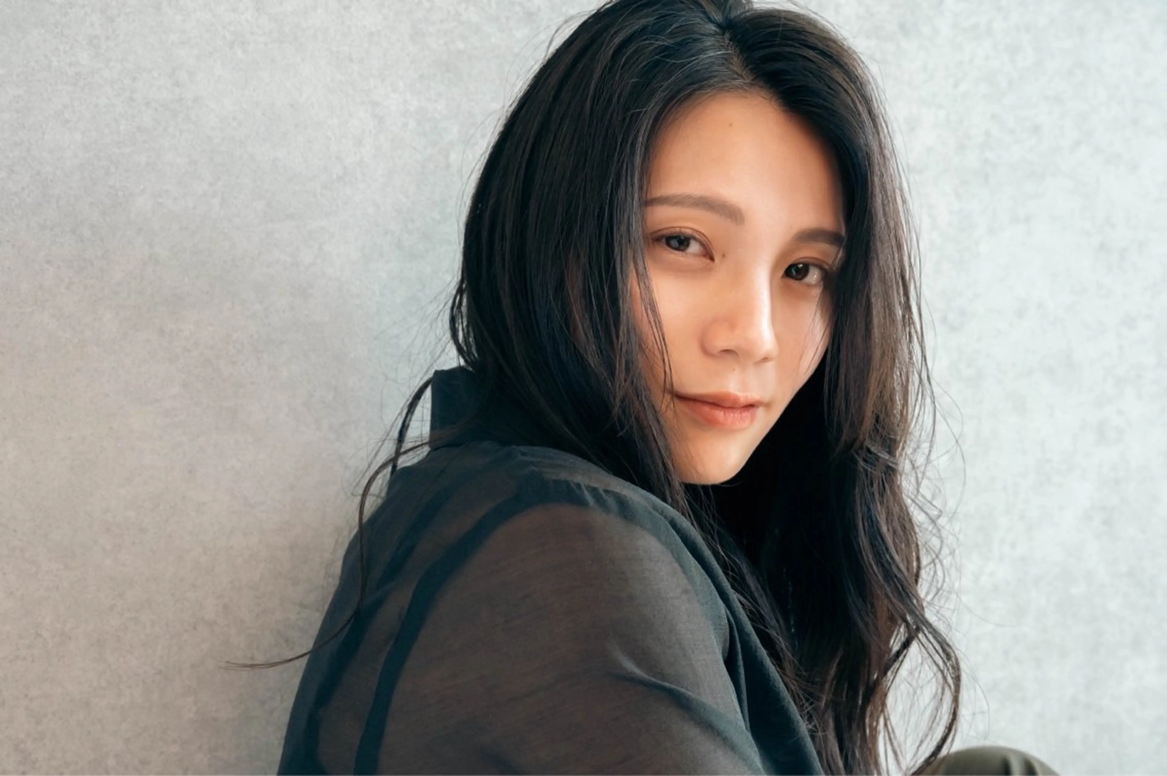 ロング カラー パーマ 砂川朱音⌇鶴見区横堤 ⌇抜け感ヘア⌇韓国風のヘアスタイル