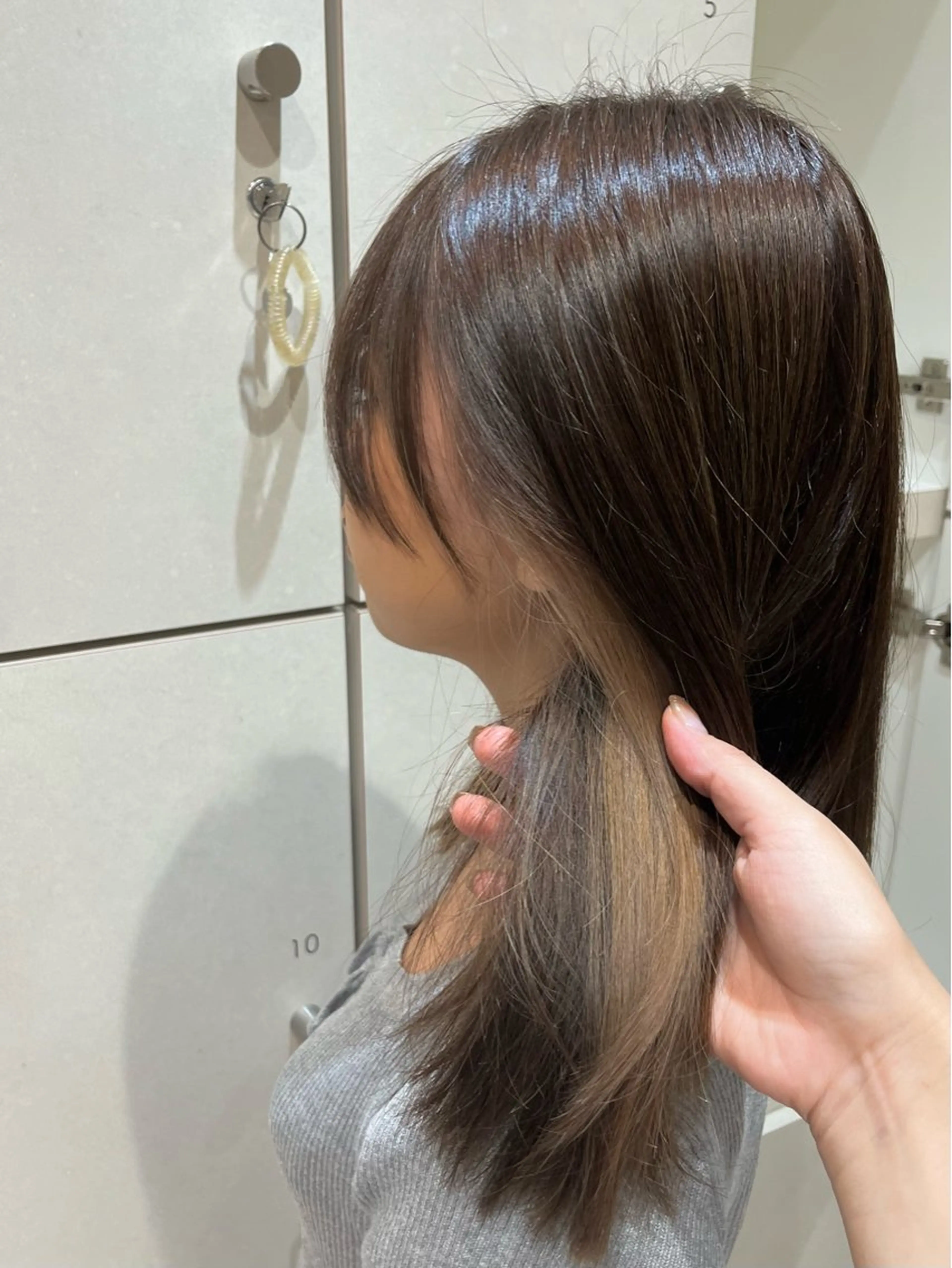 ミディアム カラー アディクシーカラー ベージュカラー ブリーチ ブラウンカラー イヤリングカラー ボブ/ショート/金田 夏葵のヘアスタイル