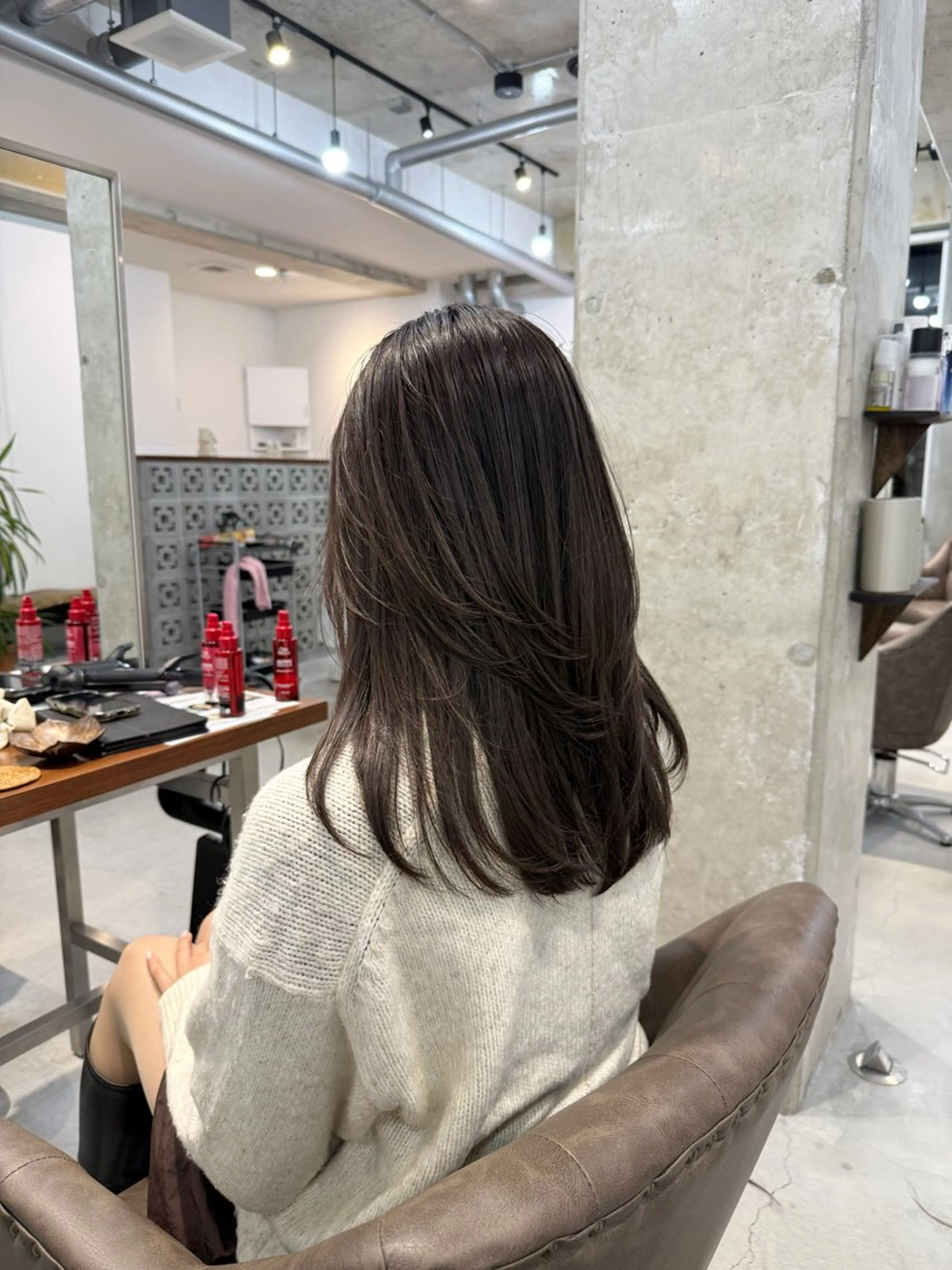 セミロング カラー レイヤーカット カット ヘアカラー トリートメント カイリ /レイヤーカットのヘアスタイル