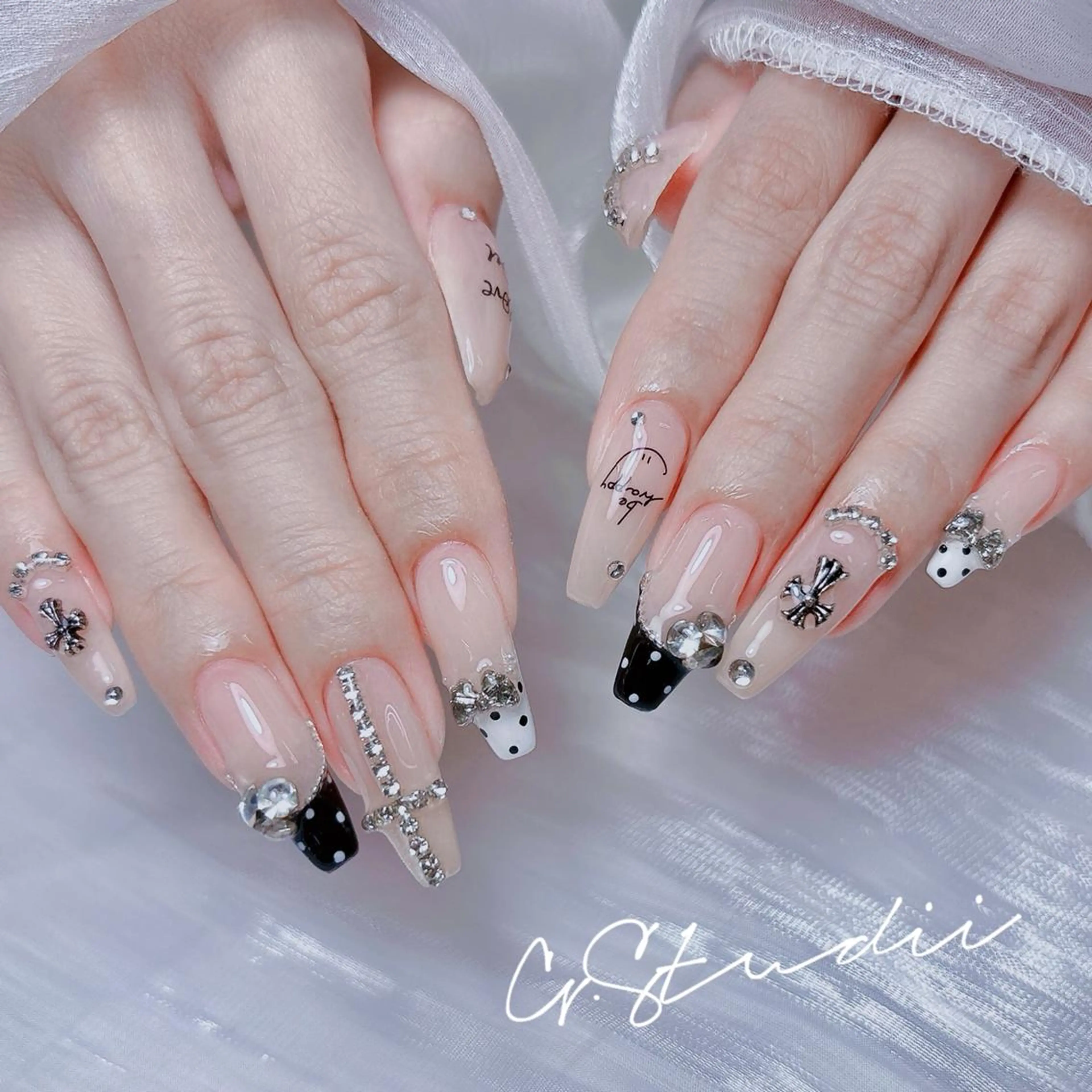 ネイル ハンドネイル ハンドケア Tina 。のネイルデザイン