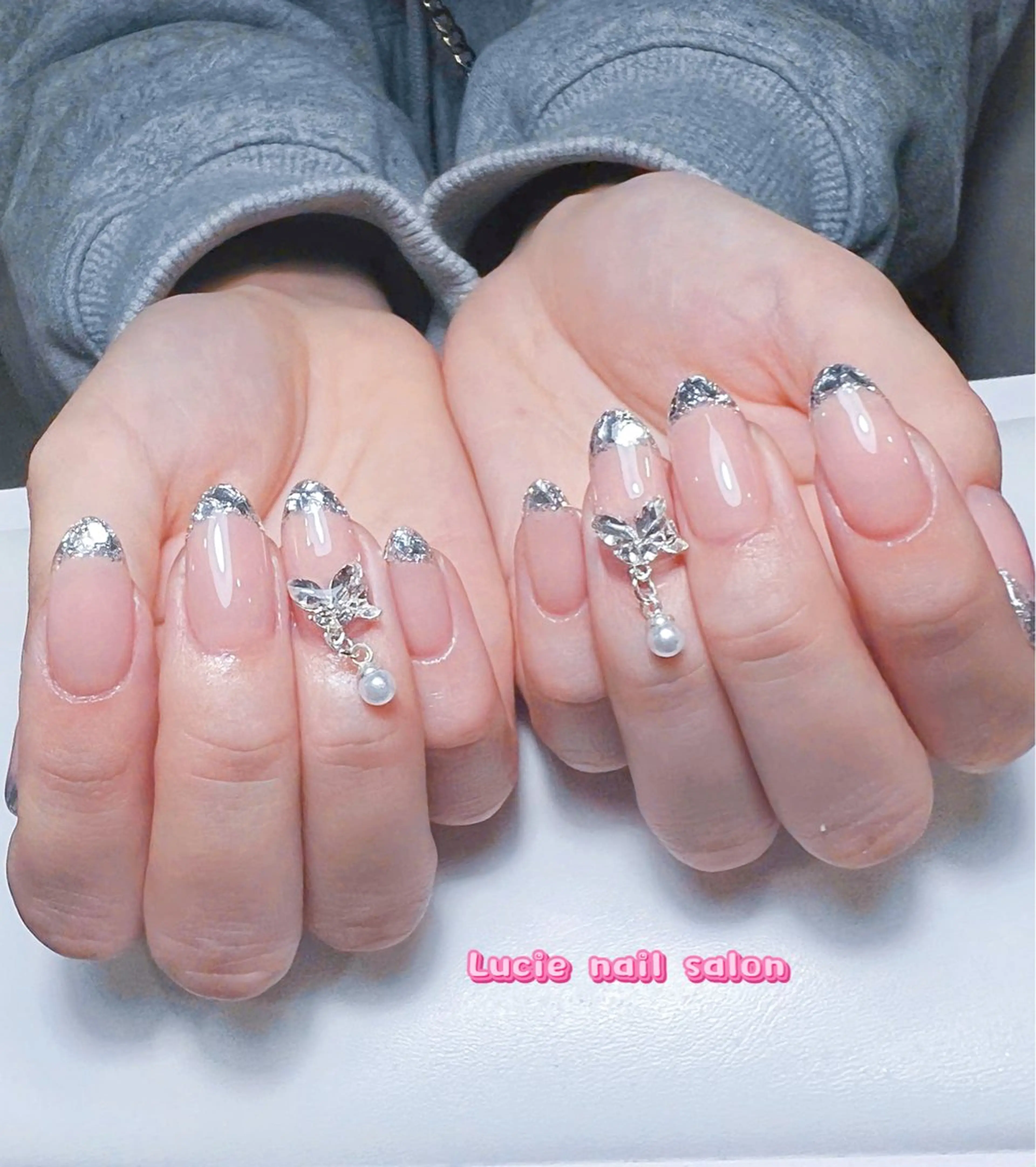 ネイル ボルドー チークネイル 成人式 フレンチネイル キラキラネイル ハンドネイル LUCIE NAIL SALON所属・NGUYEN THI THANHのネイルデザイン