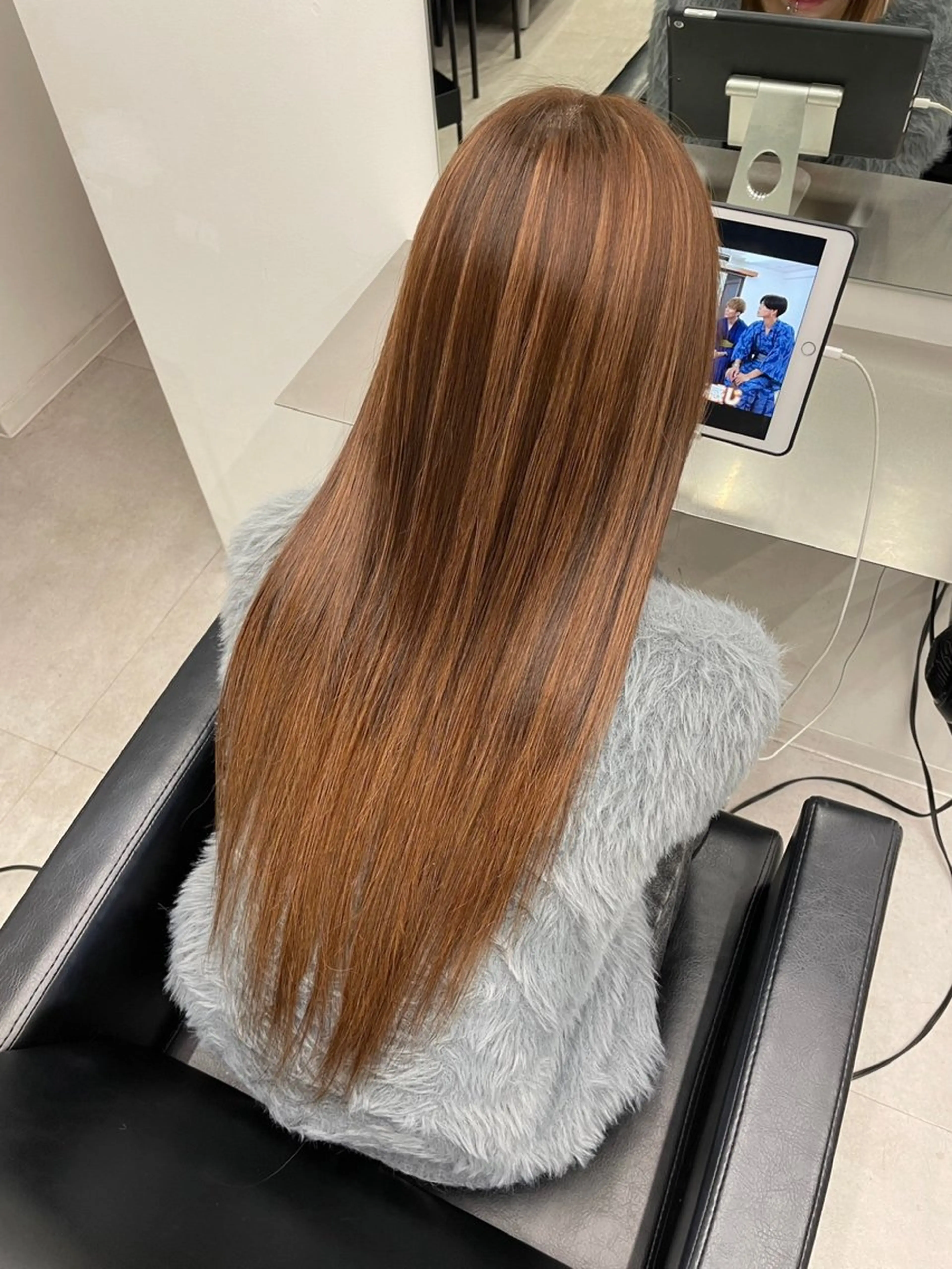 ロング Kro ハイトーン×ブリーチのヘアスタイル