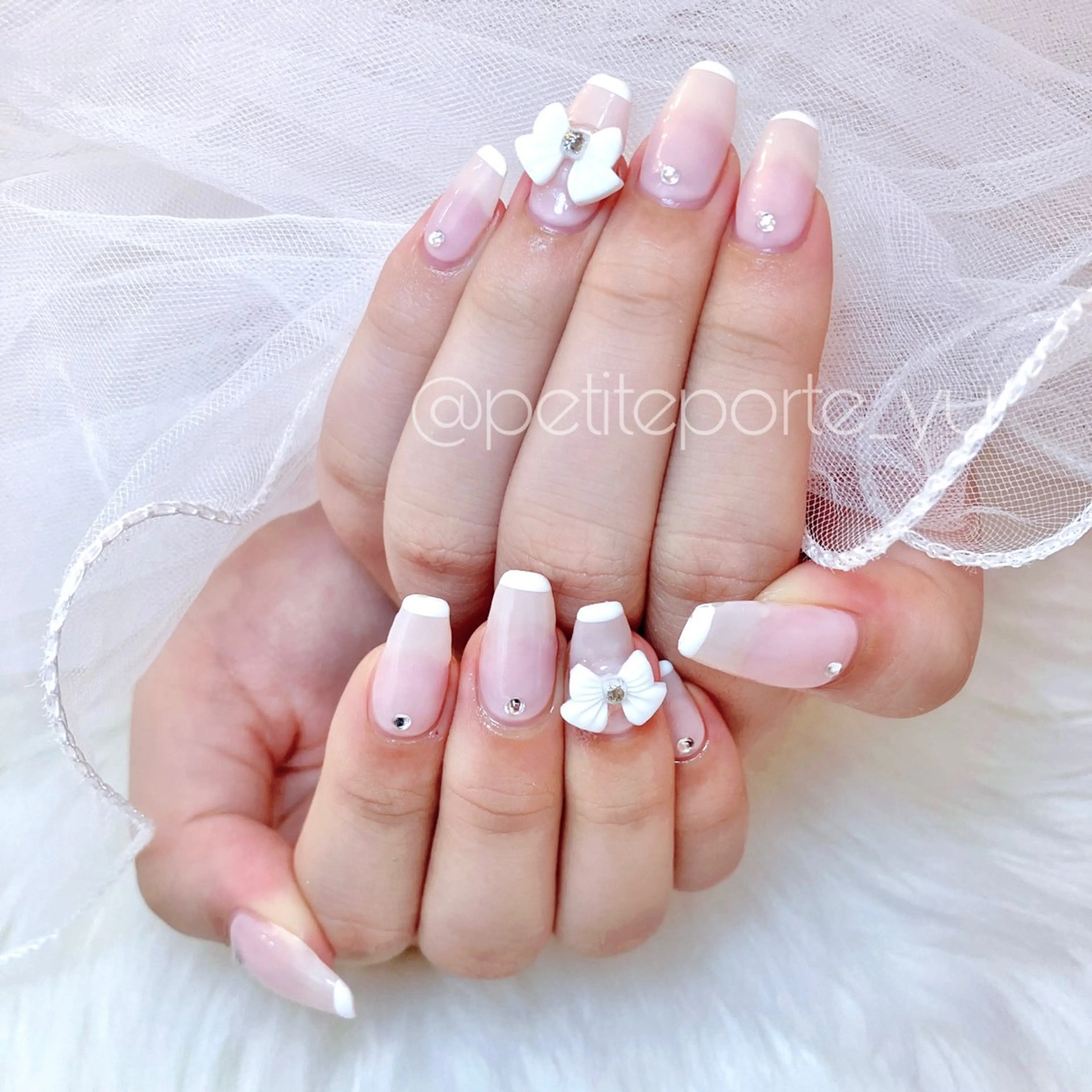 ネイル アートネイル ガーリー ピンク リボン シンプルネイル ハンドネイル nailsalon petite porte所属・petite porteのネイルデザイン