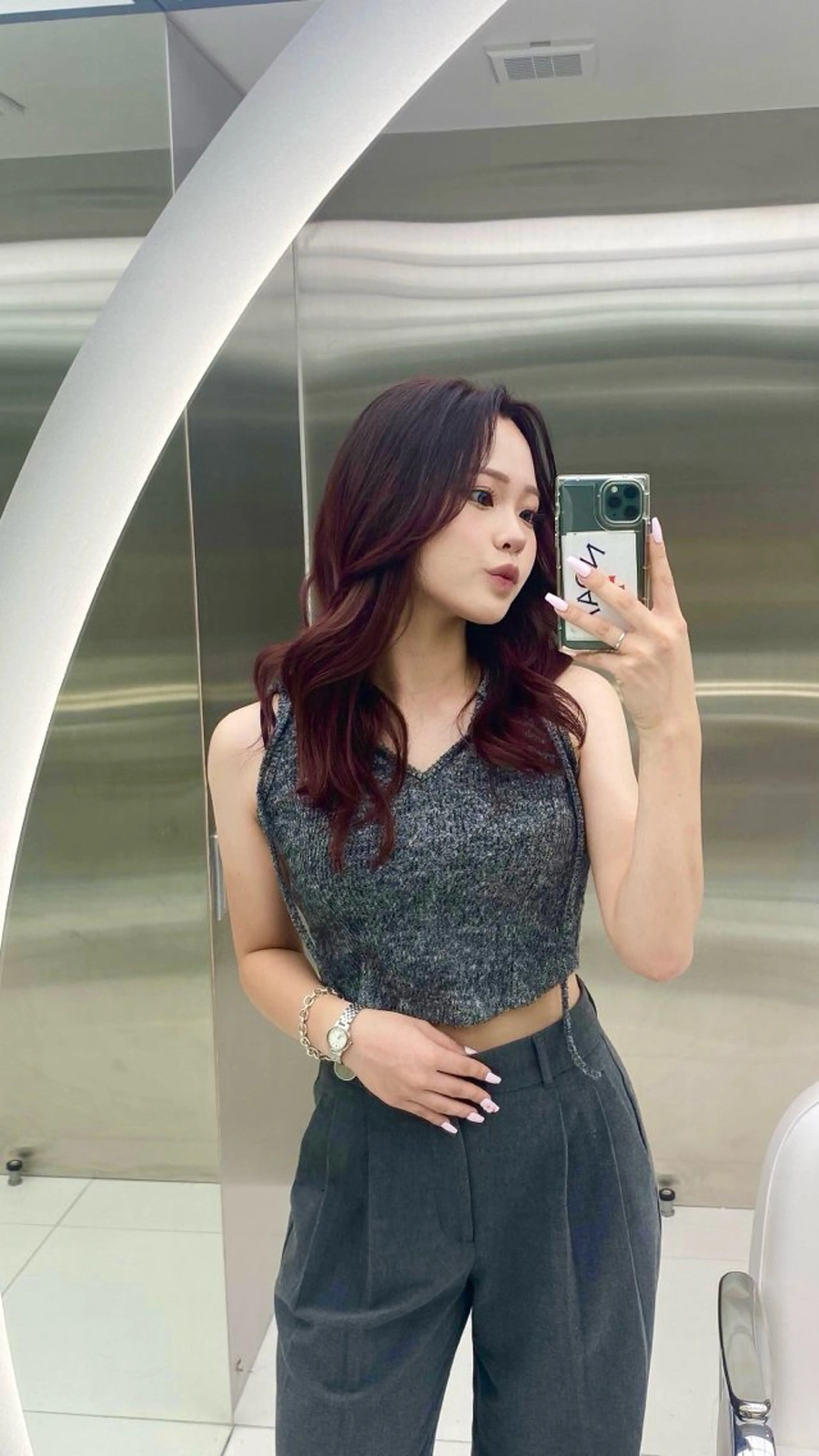 セミロング 顔まわりレイヤー 顔周りカット レイヤーカット REDEAL SHIBUYA所属・maya/レイヤー カット/ミインパーマのヘアスタイル