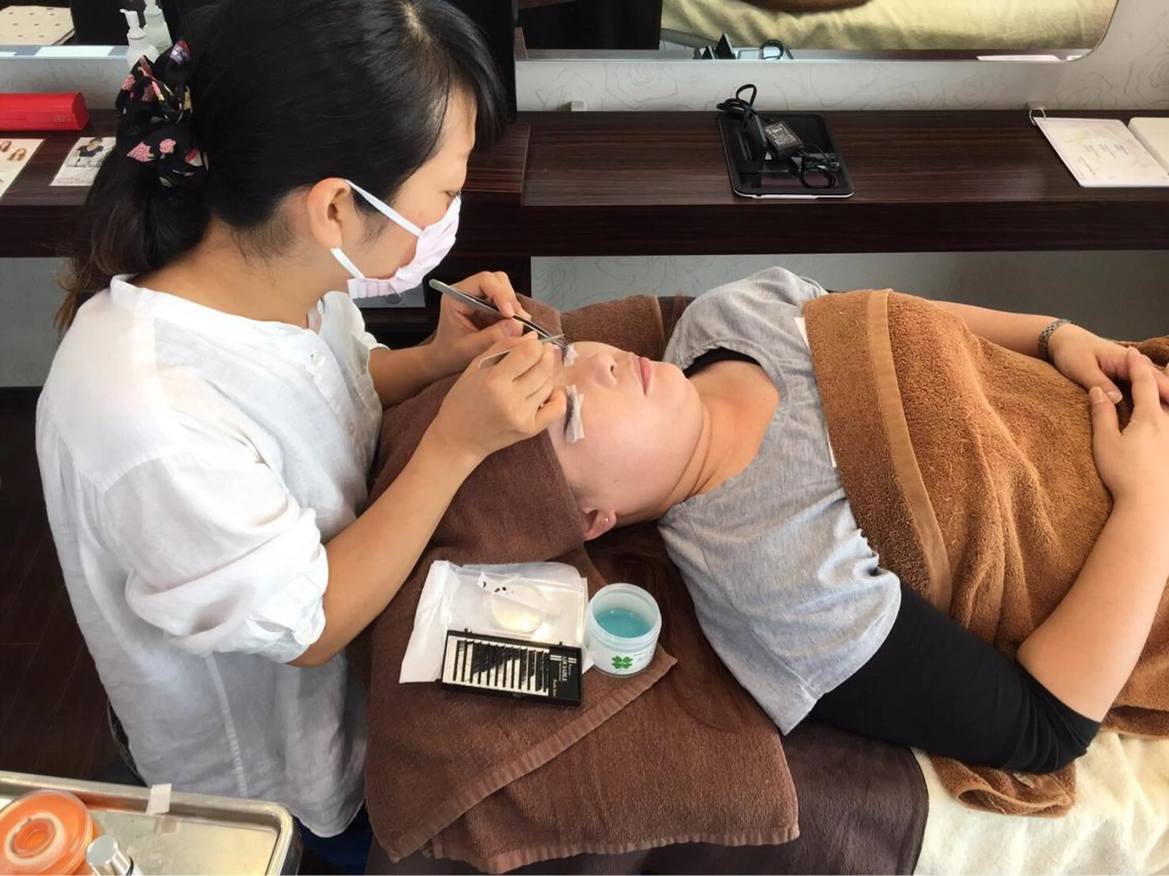 マツエク・マツパ 米倉 群のヘアスタイル