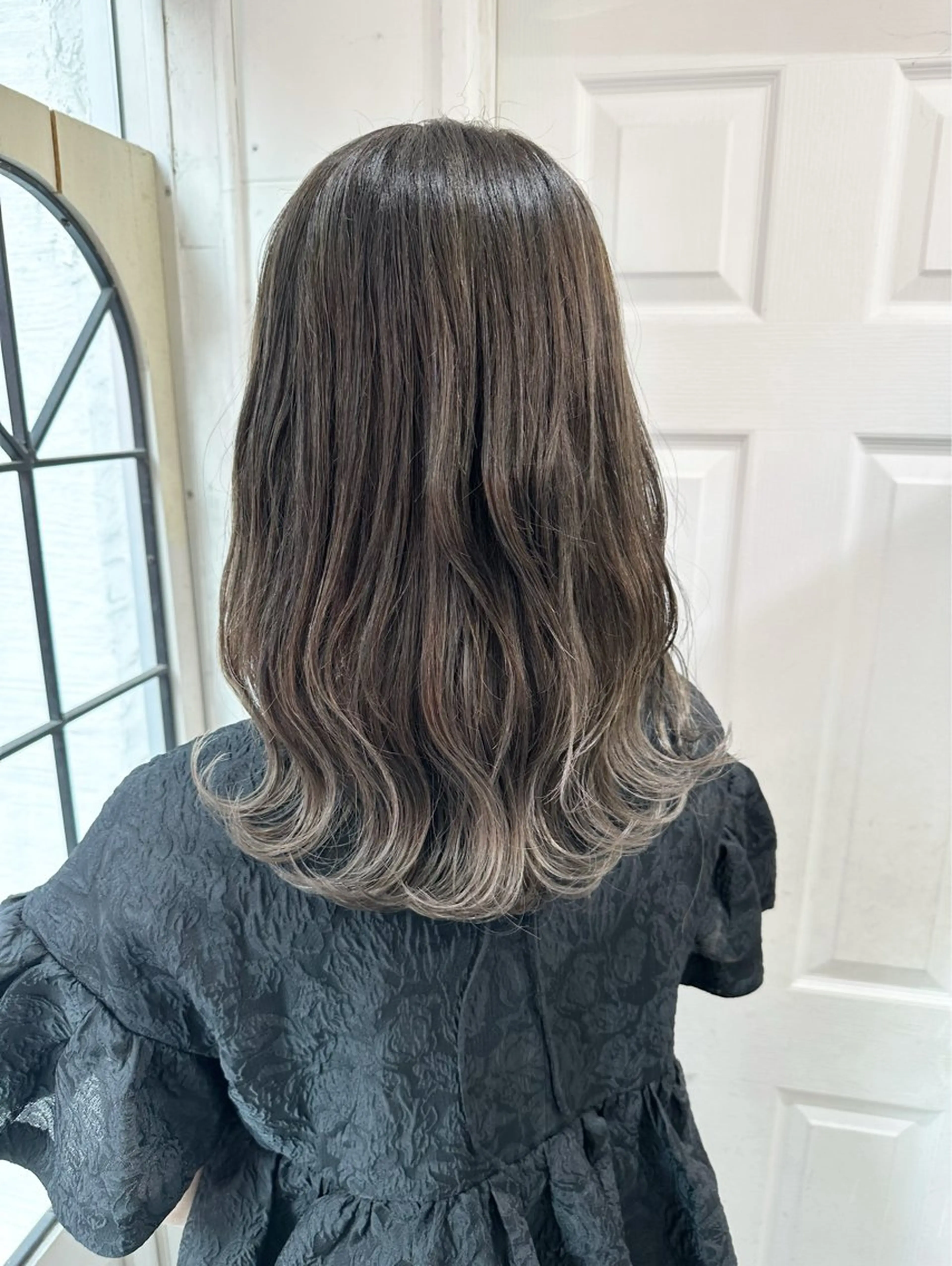 ミディアム カラー ブリーチ デザインカラー グラデーションカラー uros.所属・中目黒✂︎店長✂︎ TOMOHIROのヘアスタイル