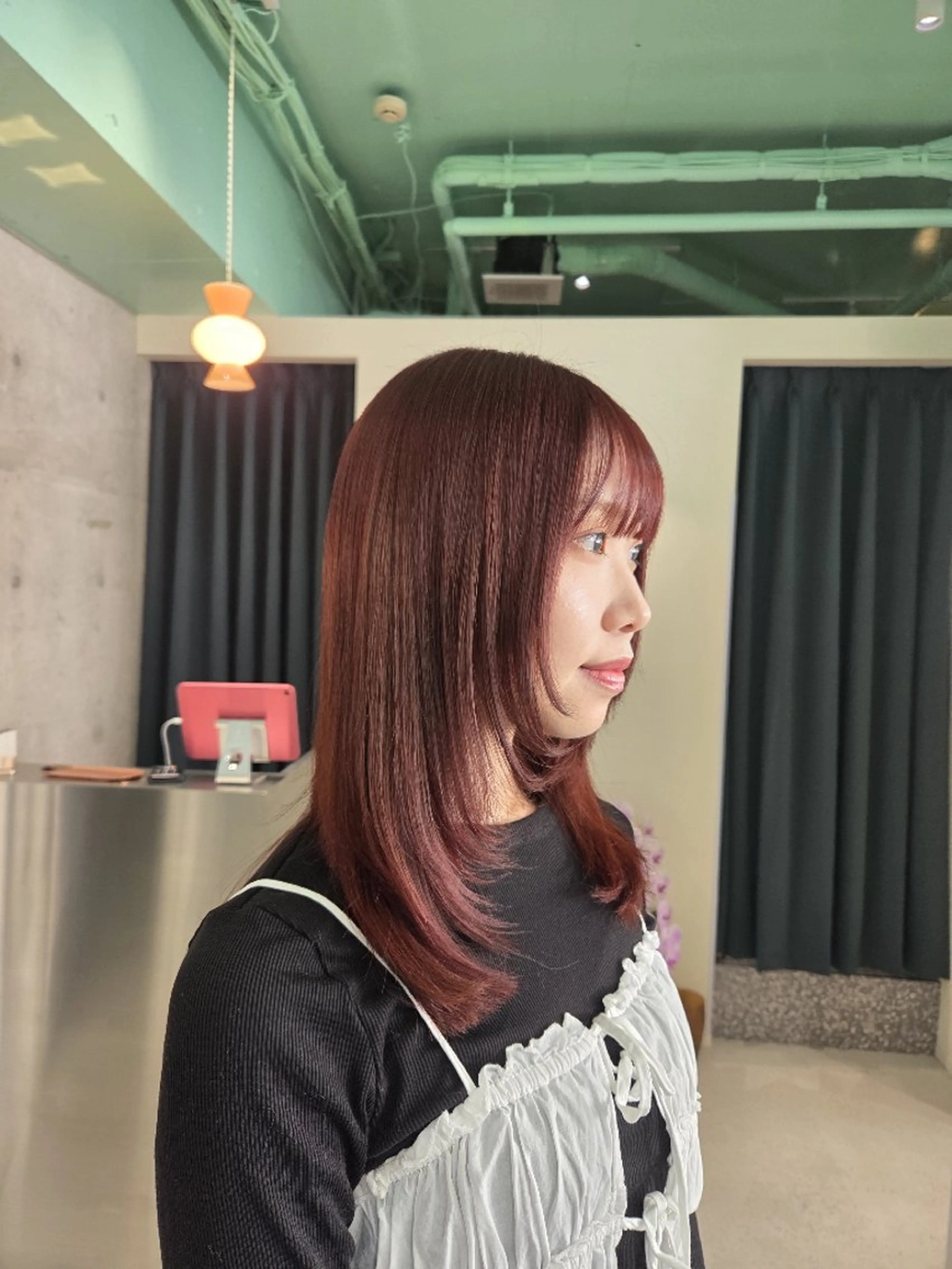 セミロング カラー レッドカラー レイヤーカット PELE栄ANNEX所属・PELE/栄/ ブリーチ/SOAのヘアスタイル