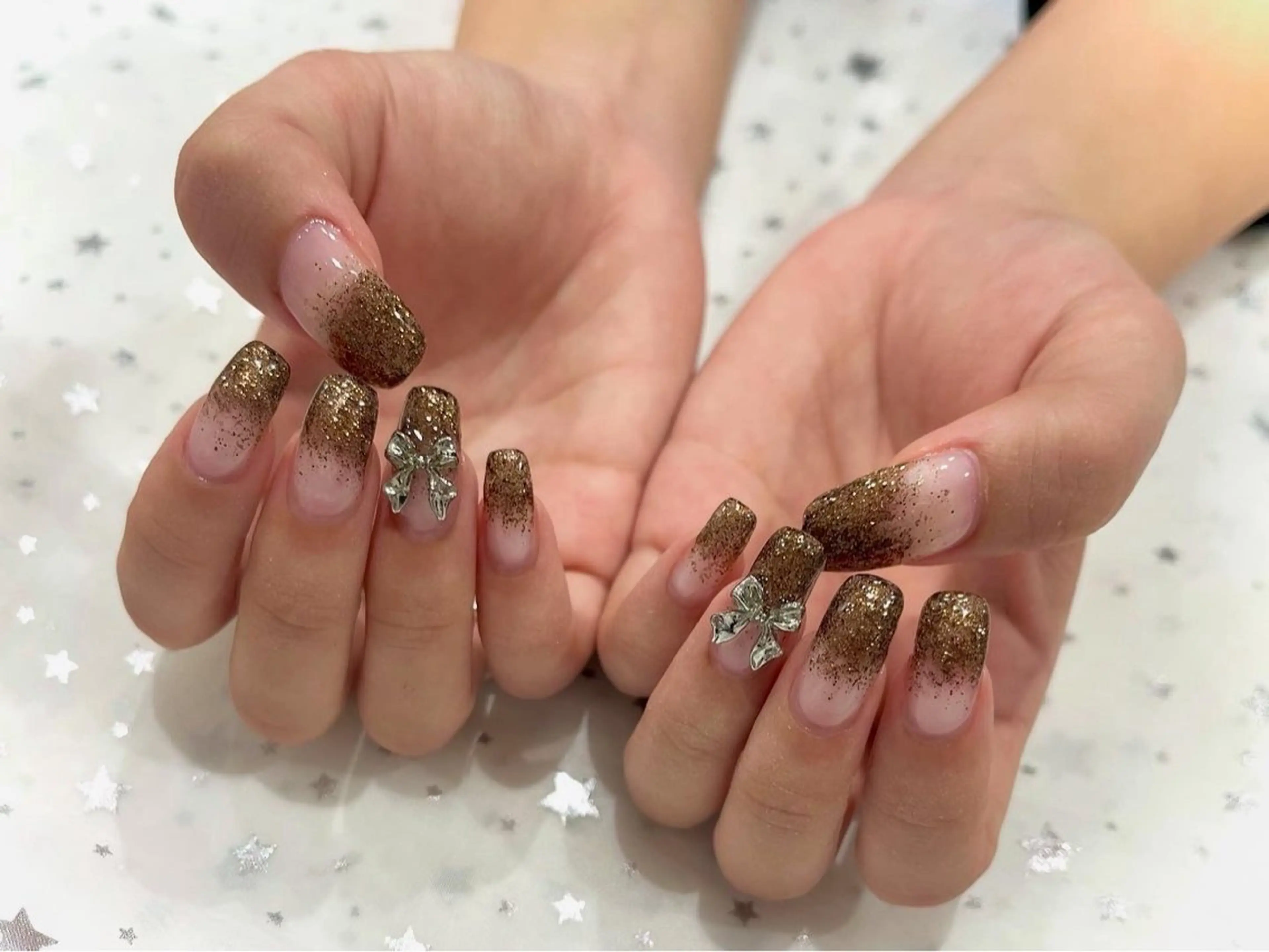 ネイル ブラウン グラデーション ラメ(グリッター) ラメグラデーション ハンドネイル Nail salon Cielel⟡Ayaのネイルデザイン
