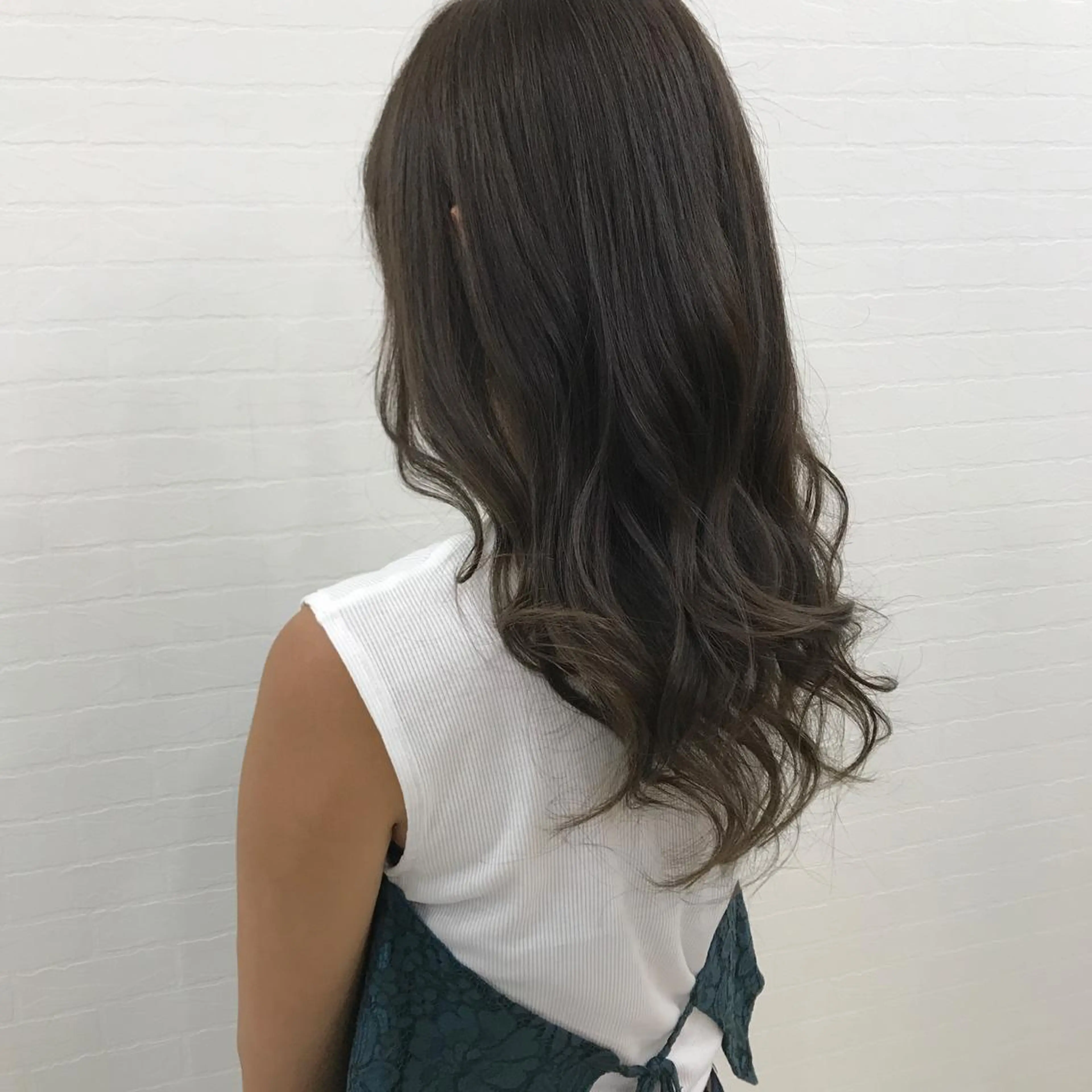 セミロング カラー グレージュ LEDマツエク/ アイブロウ/石原の眉毛・アイブロウイメージ