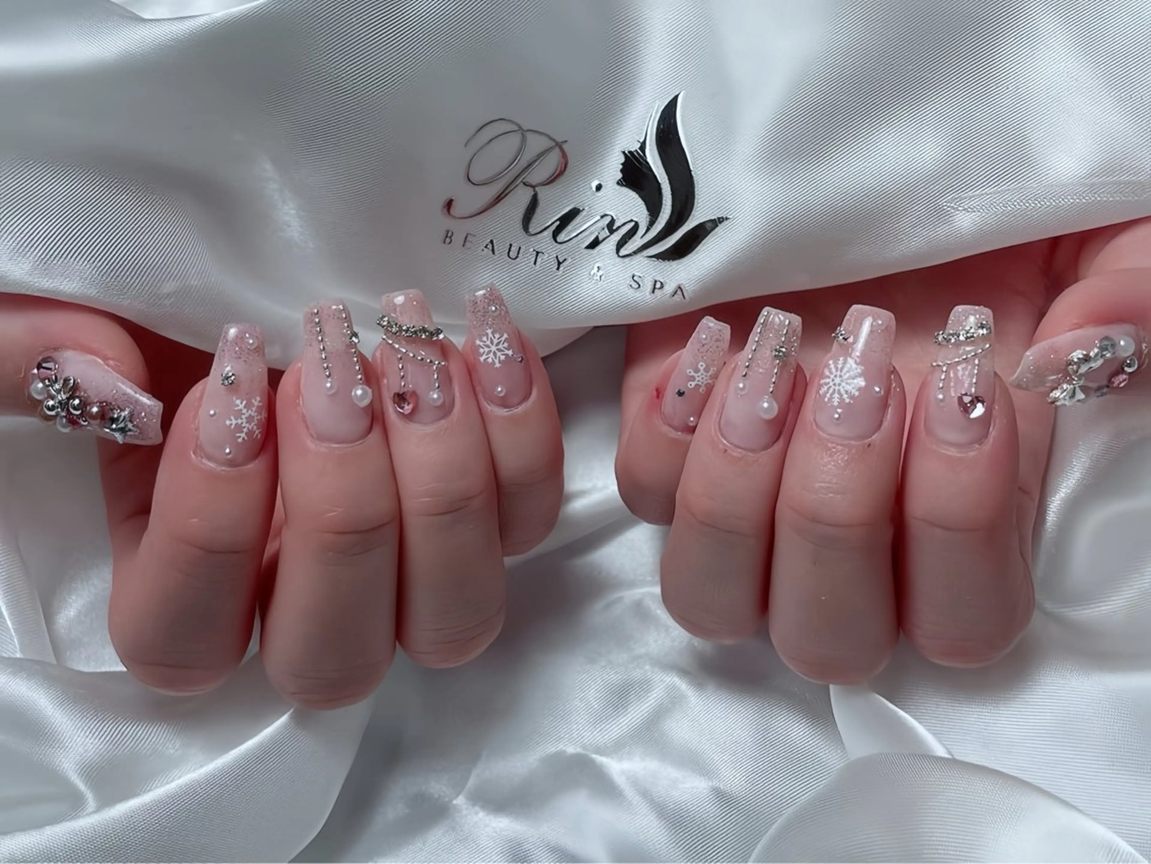 ネイル ボルドー フレンチネイル グラデーション キラキラネイル 韓国ネイル ハンドネイル Rin Nail 新大久保店のネイルデザイン