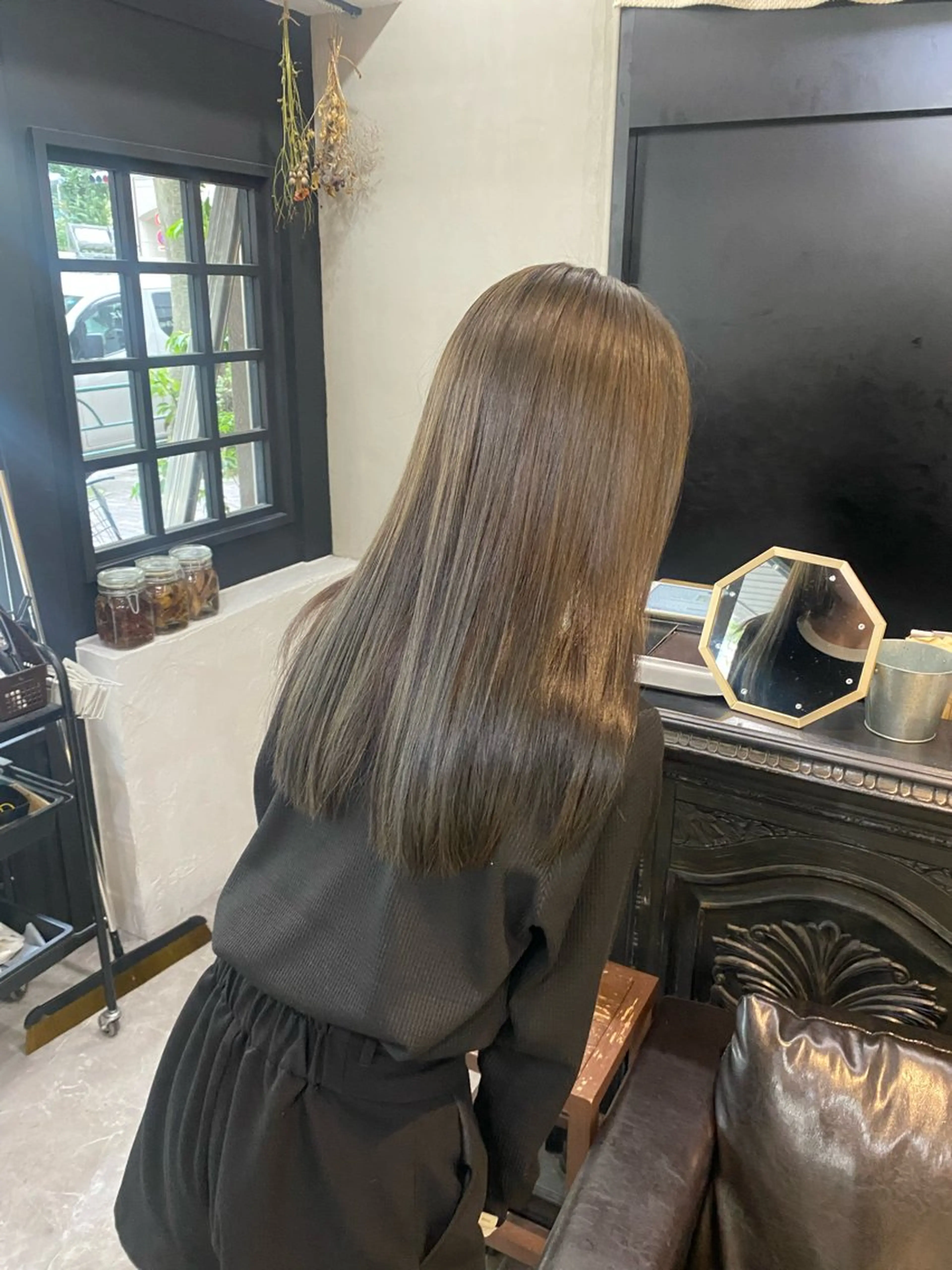ロング ブリーチなしダブルカ ラー🩶manamiのヘアスタイル