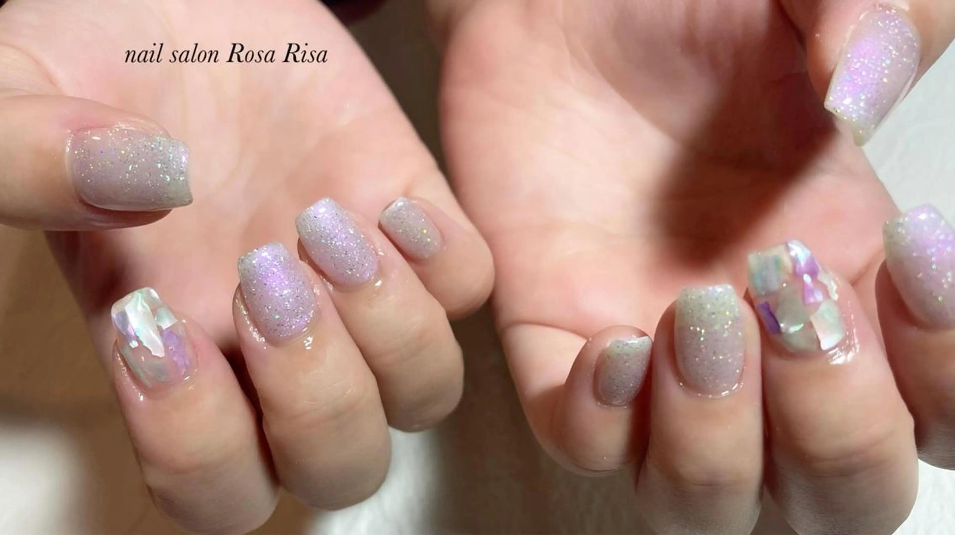 ミディアム ネイル オーロラネイル ネイルスタジオ シェイクユアハンズのネイルデザイン