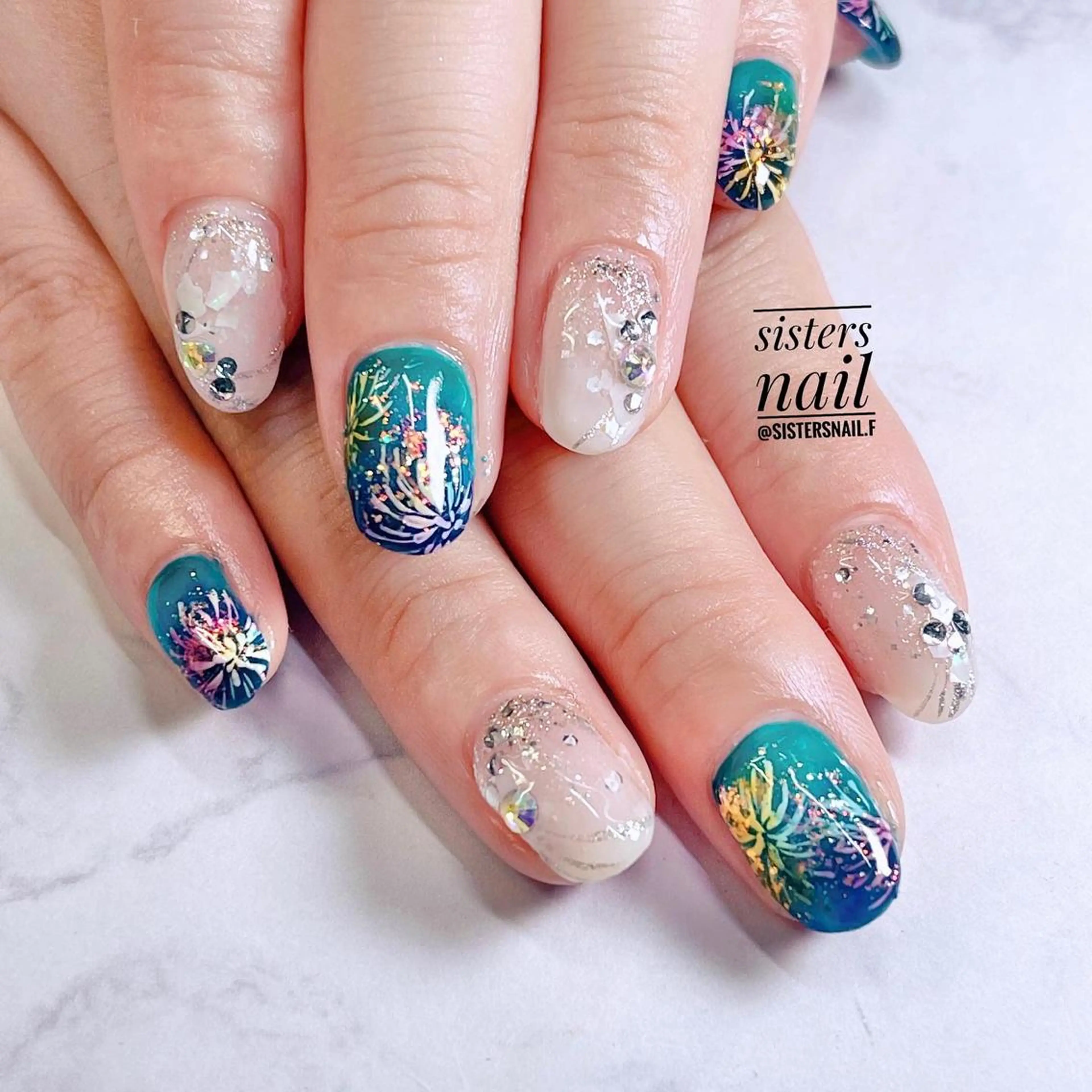 ネイル アートネイル グラデーション キラキラネイル 夏ネイル sisters nail.fのネイルデザイン