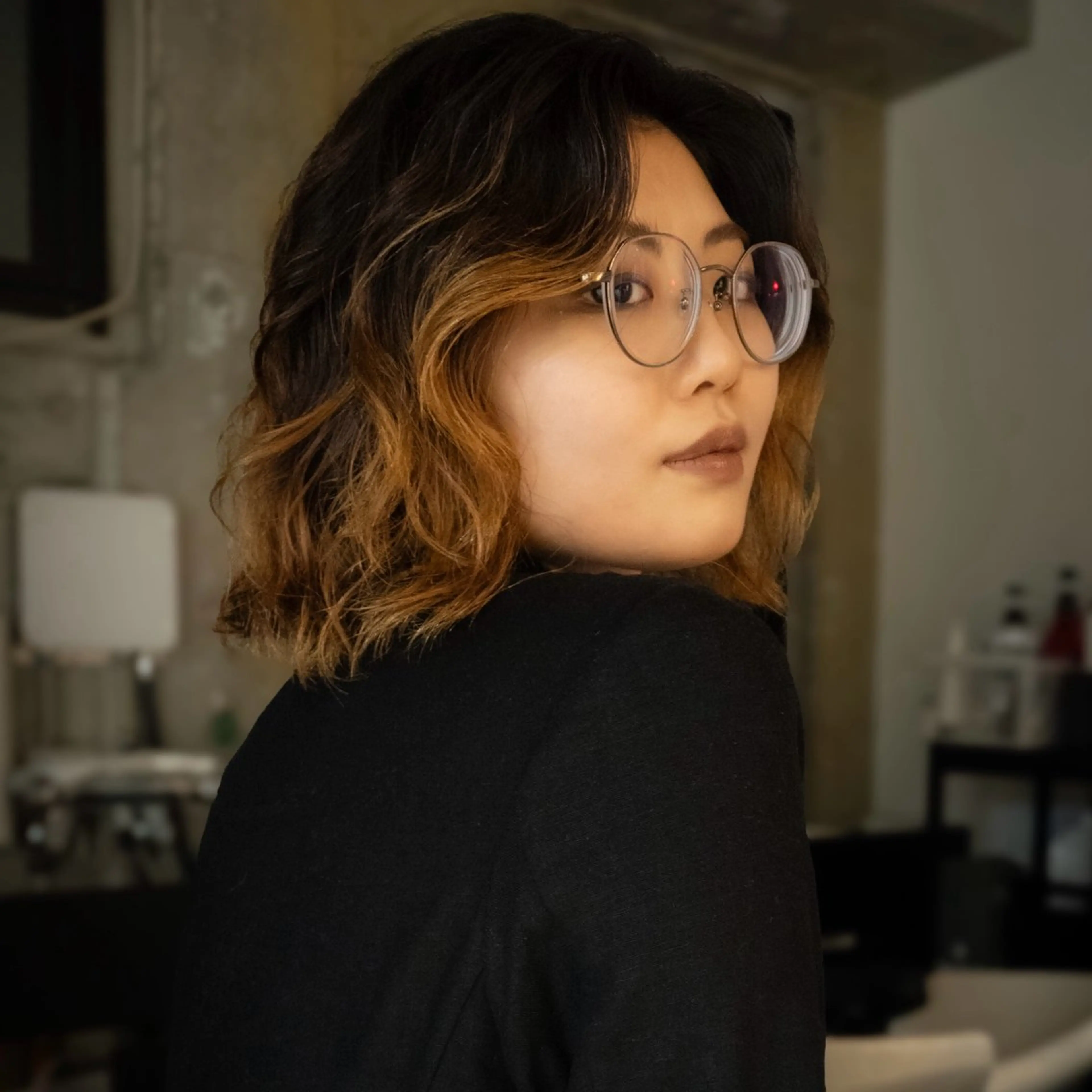 ショート ウルフとデザイン カラーの神のヘアスタイル