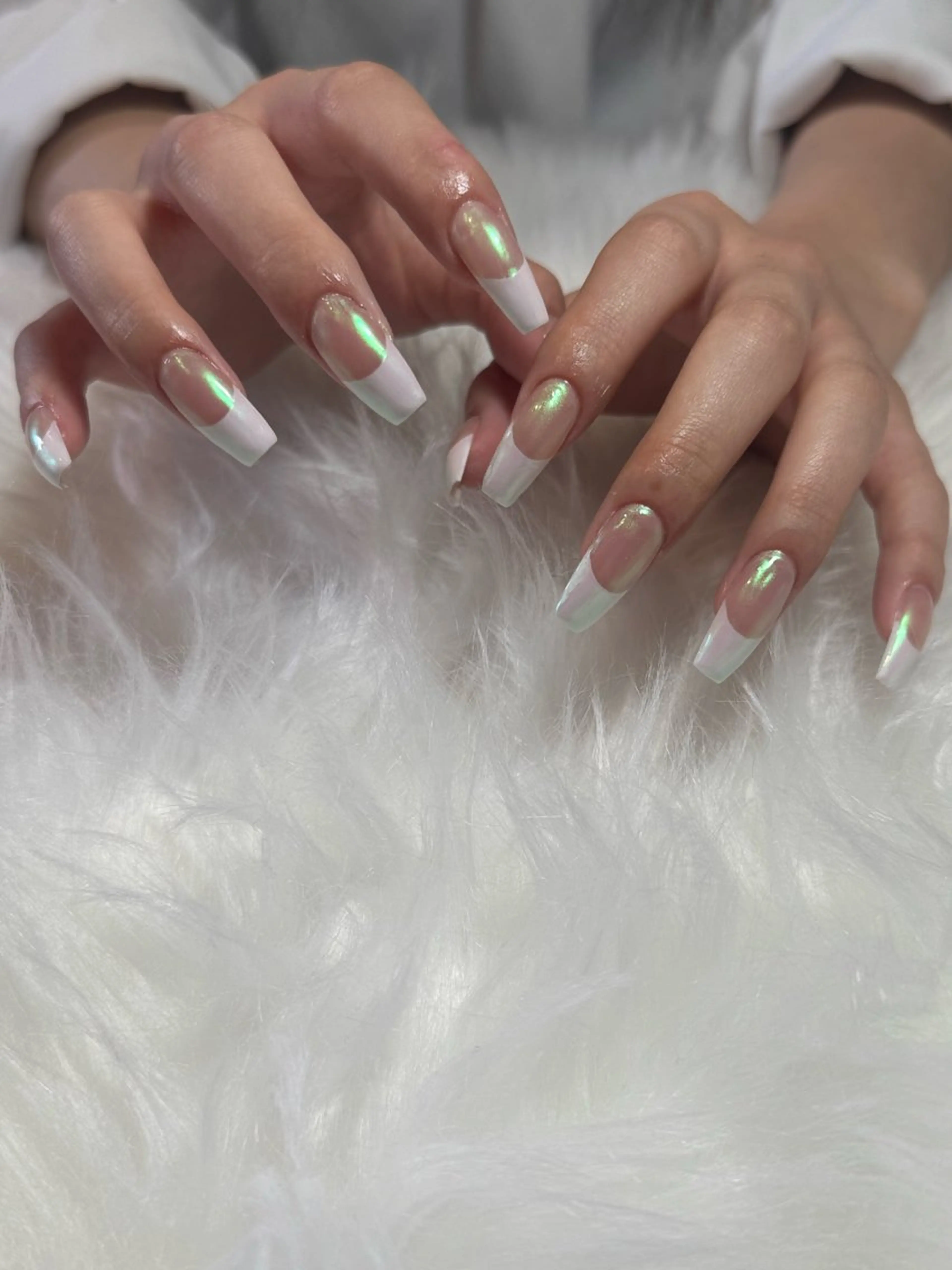 ネイル オーロラネイル フレンチネイル BRAIDZY HOUSE.hair studio所属・吉野 はるかのネイルデザイン