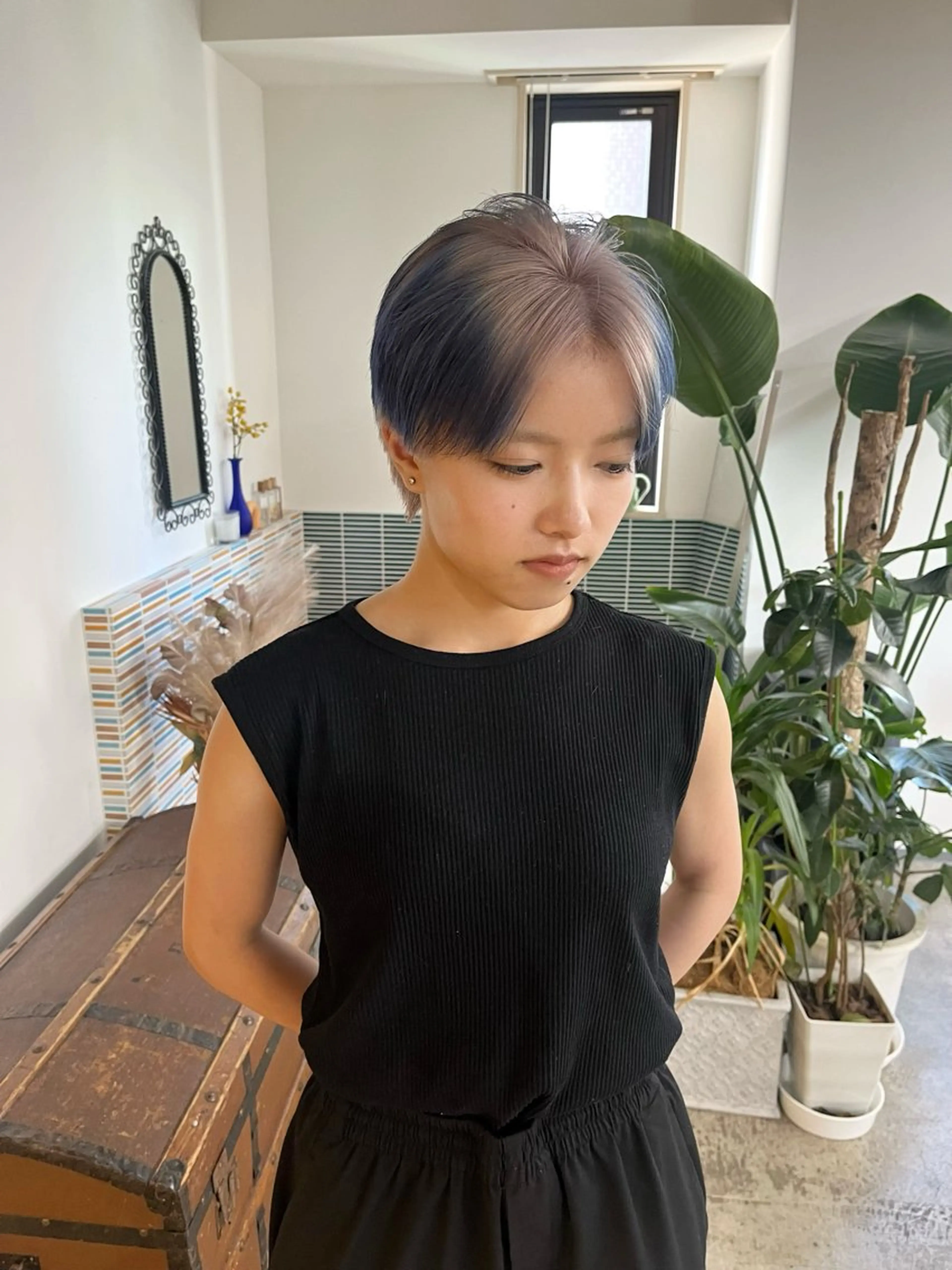 ショート カラー ベージュカラー ブリーチ ブルーカラー ネイビーカラー ホワイトベージュ カット ヘアカラー トリートメント 🩷ハイトーン透明感 レイヤー🩷ユリカのヘアスタイル