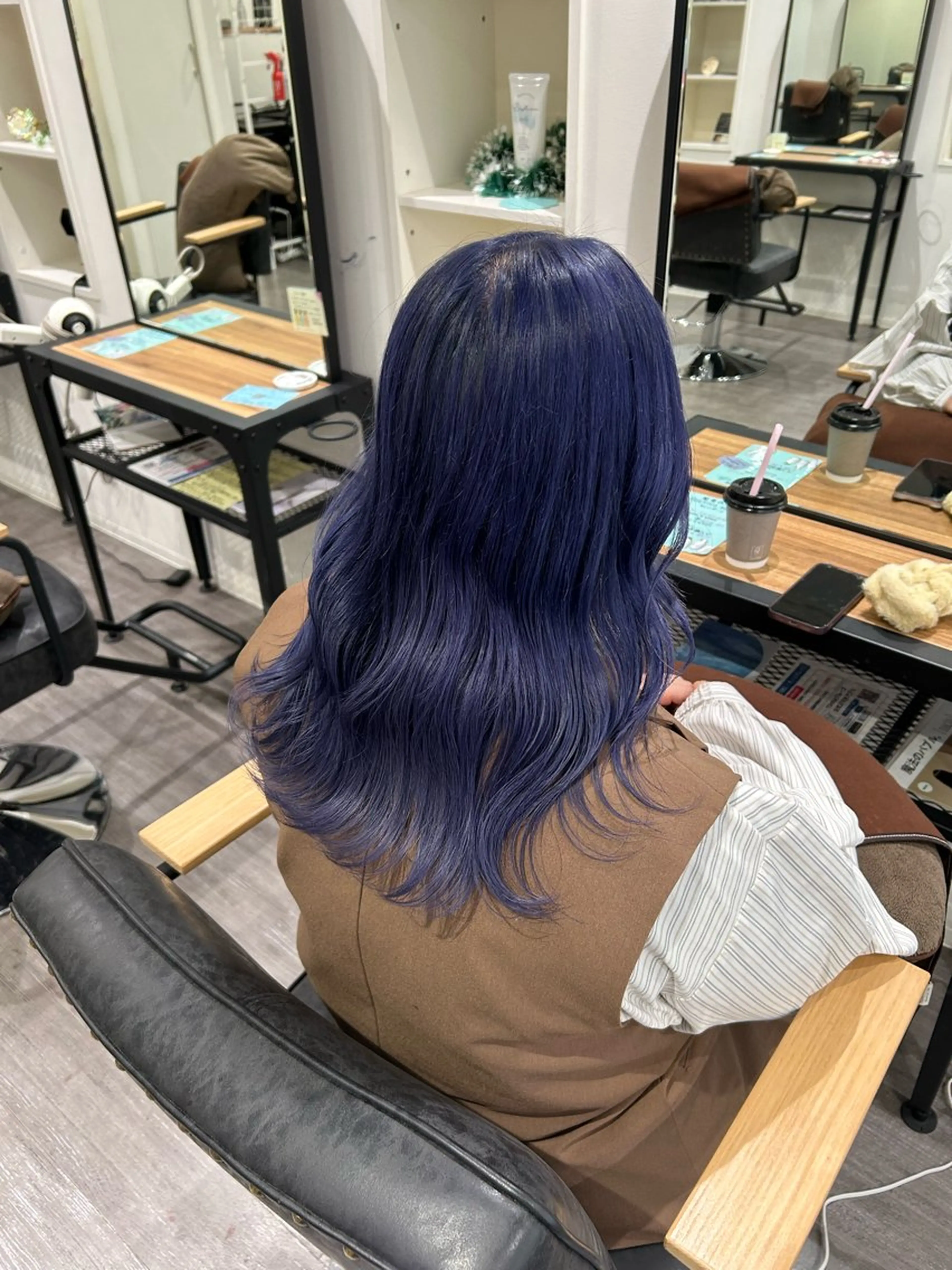 ミディアム カラー ヘアアレンジ ブルーカラー ハイトーンカラー ネイビーカラー ヘアカラー トリートメント cocotte 💟草間紫音💟のヘアスタイル