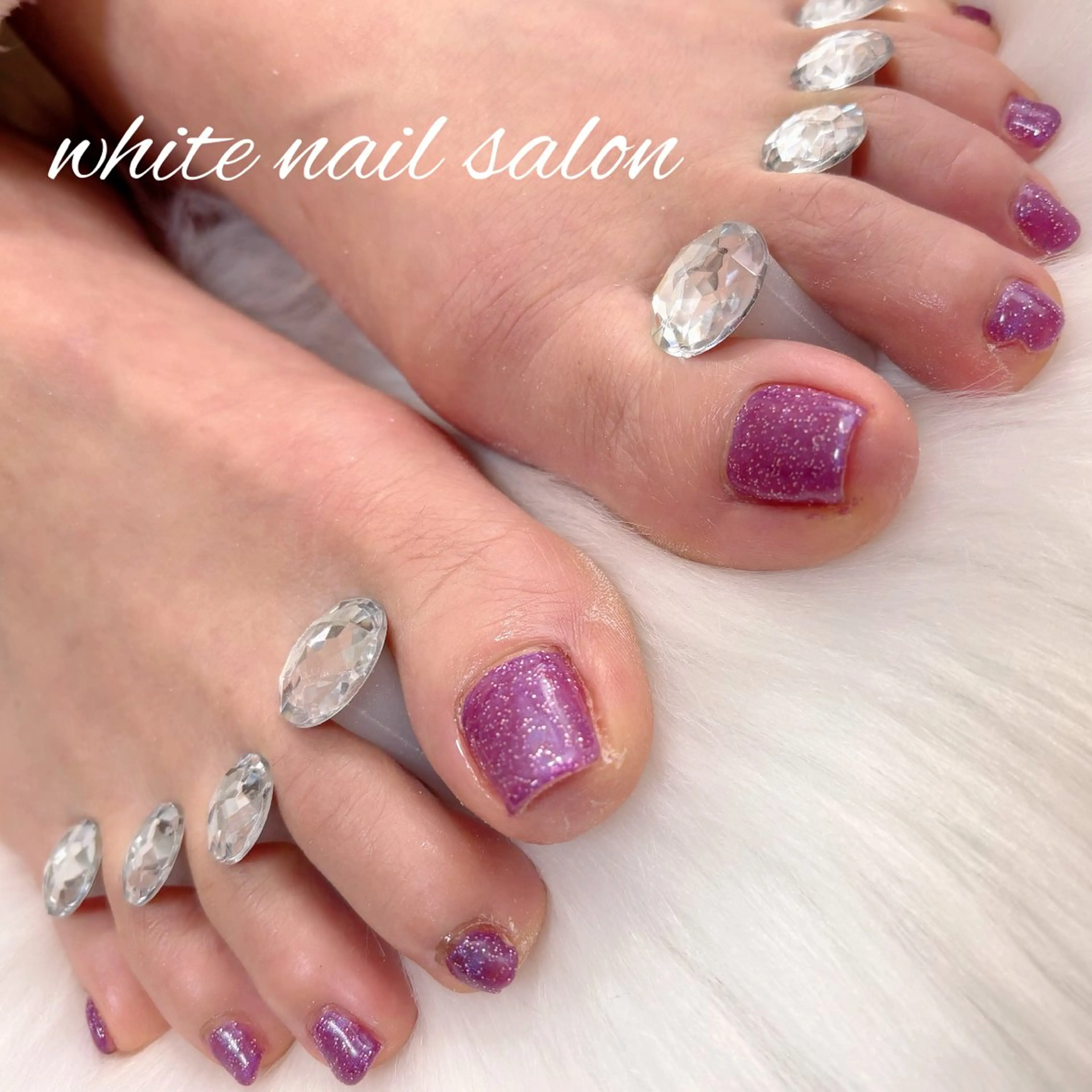 ネイル フットネイル ラメ(グリッター) シンプルネイル フットネイル white nail salonのネイルデザイン