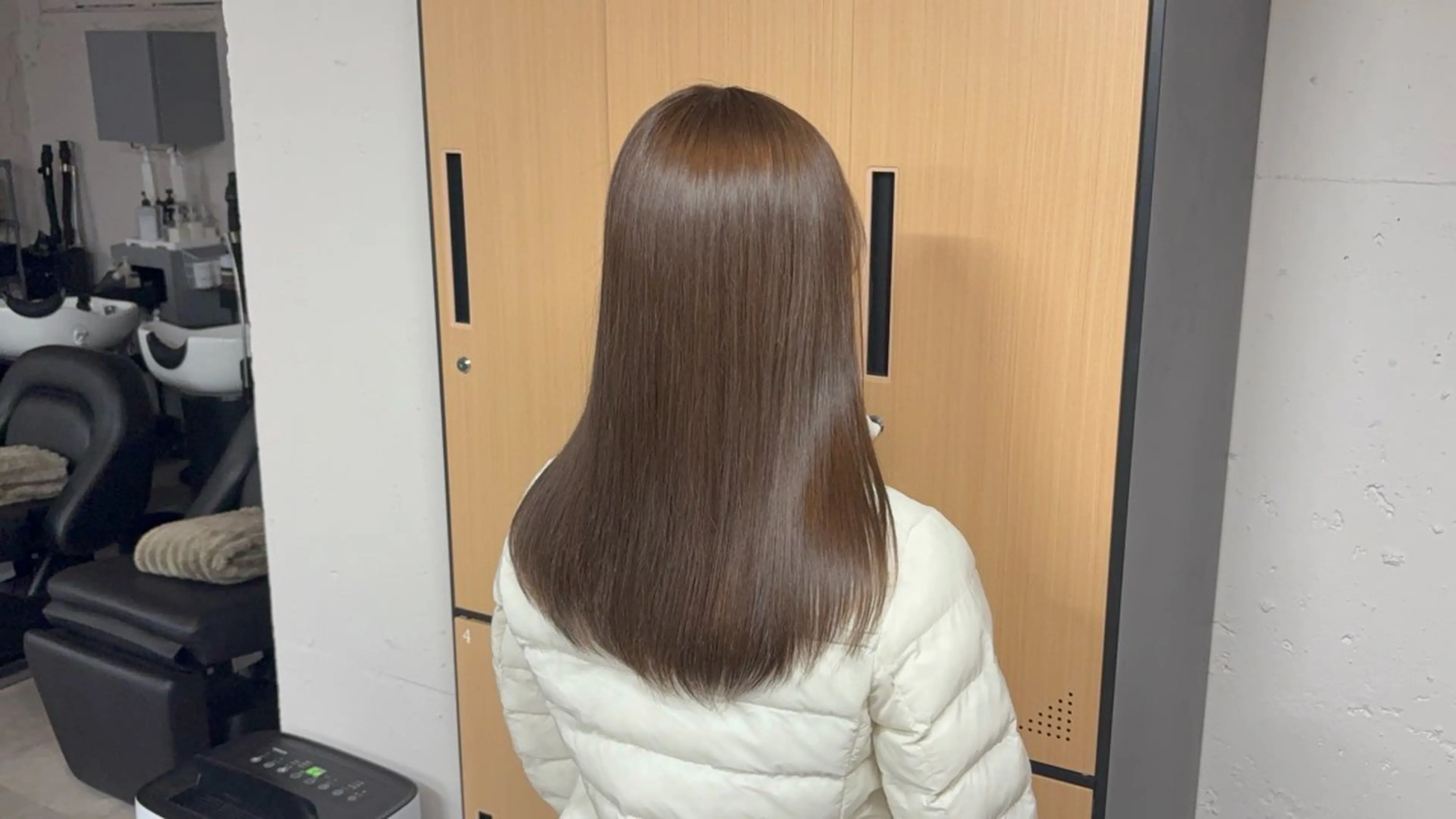 セミロング カット ヘアカラー tokute 中野真咲🐺のヘアスタイル