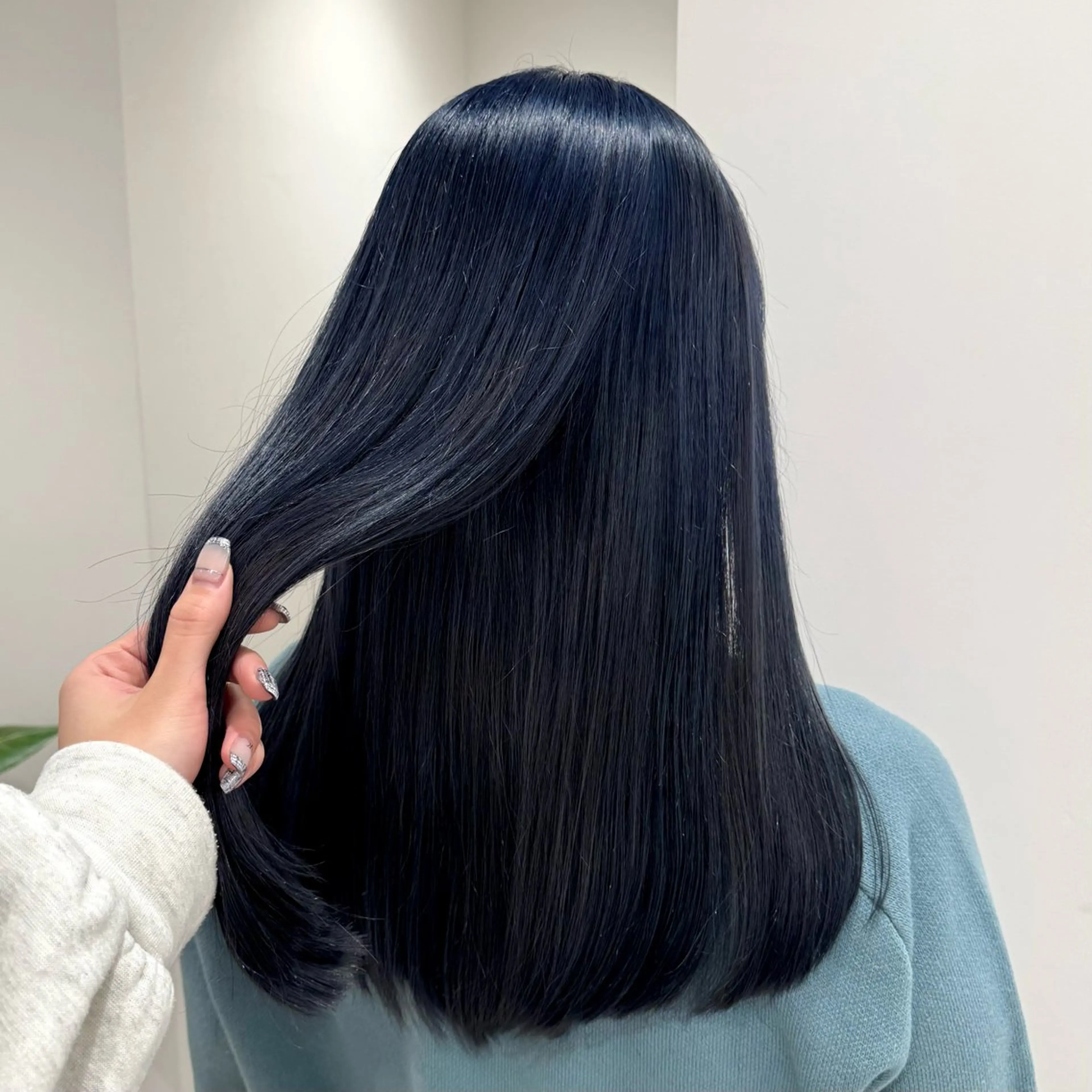 ロング カラー ブリーチ ブルーカラー ヘアカラー ‎‎りな‪🪽カット /透明感･暖色カラーのヘアスタイル