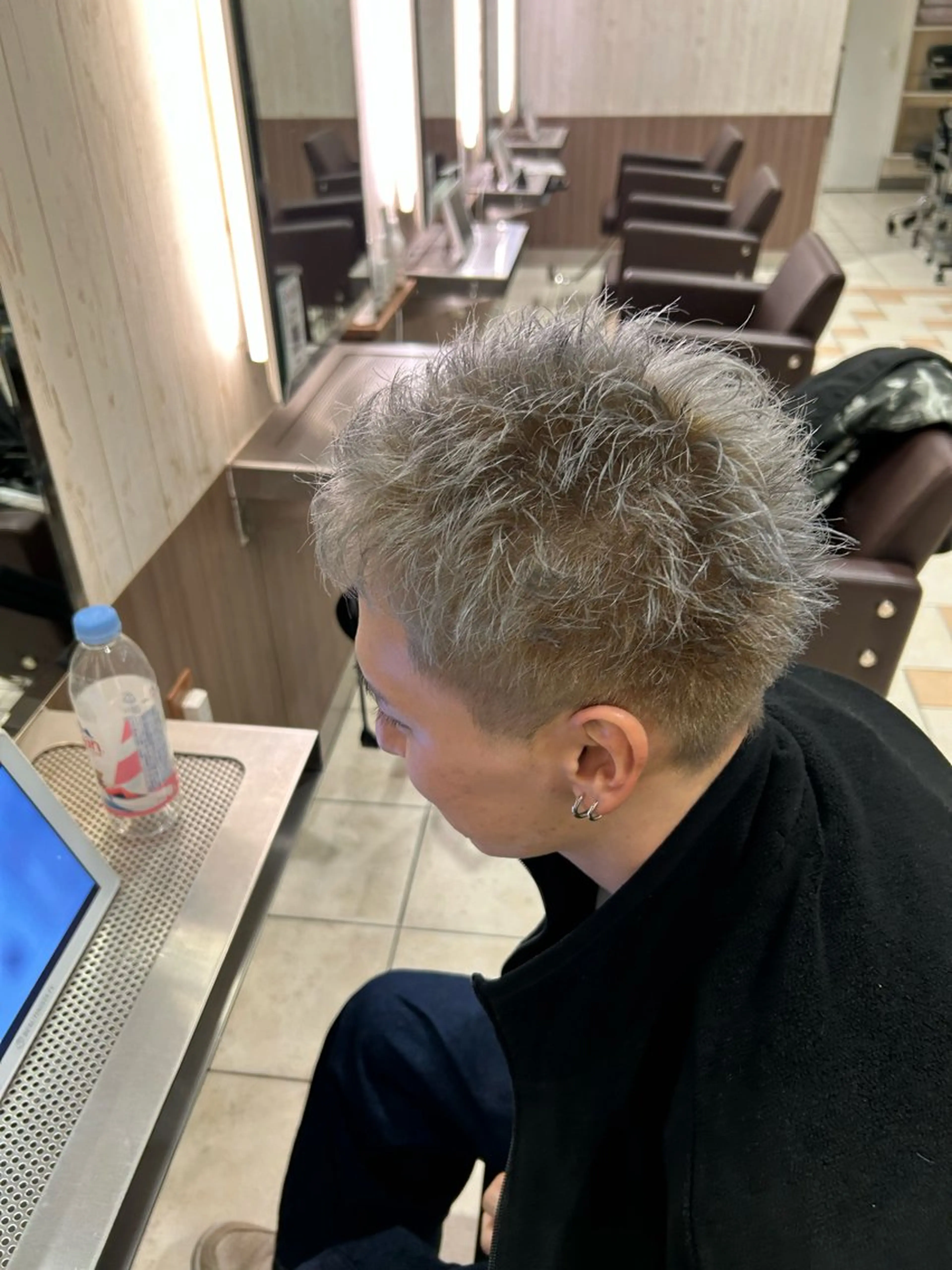 ショート カラー メンズ 岡田 拓真のヘアスタイル