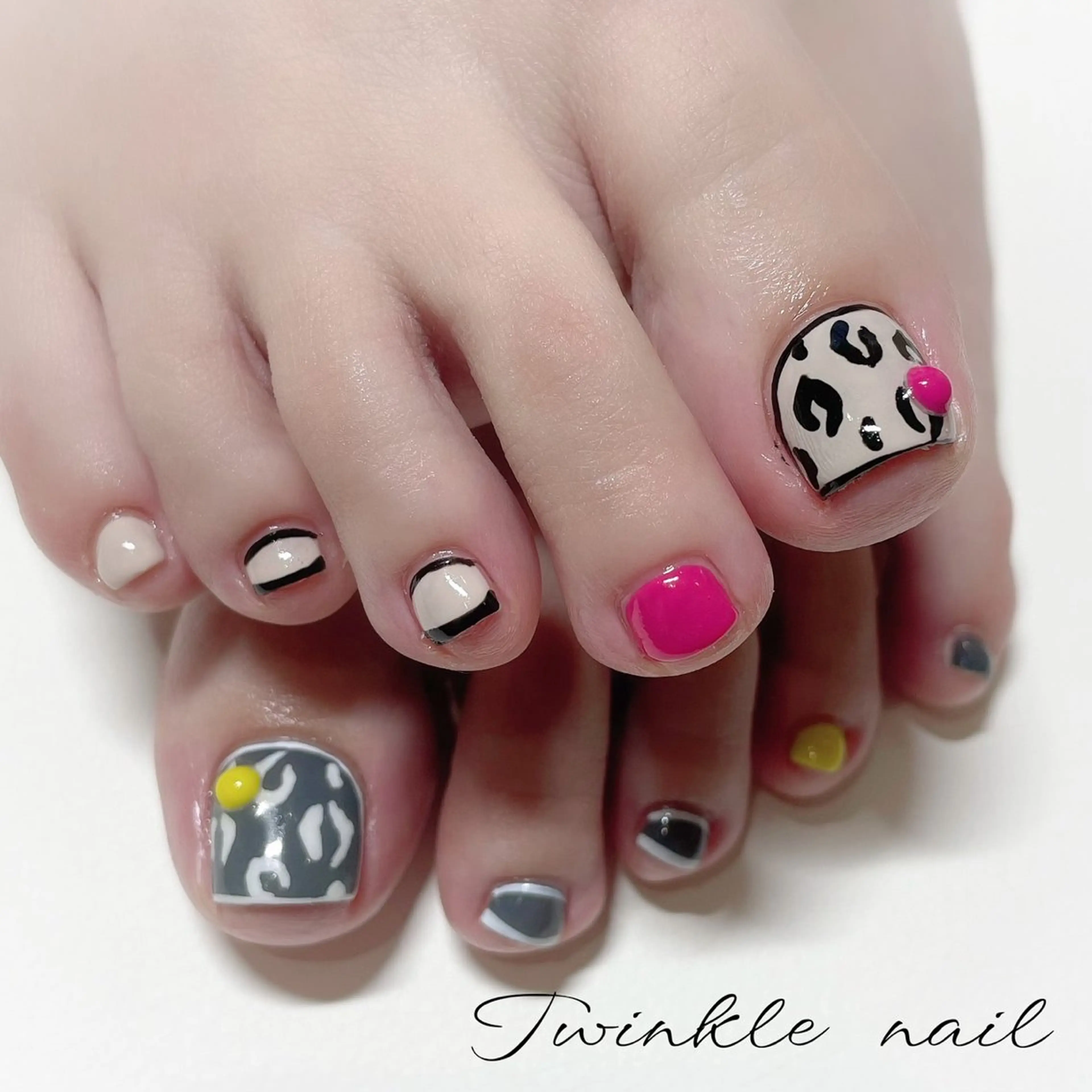 ネイル フットネイル 中井 綾香の眉毛・アイブロウイメージ