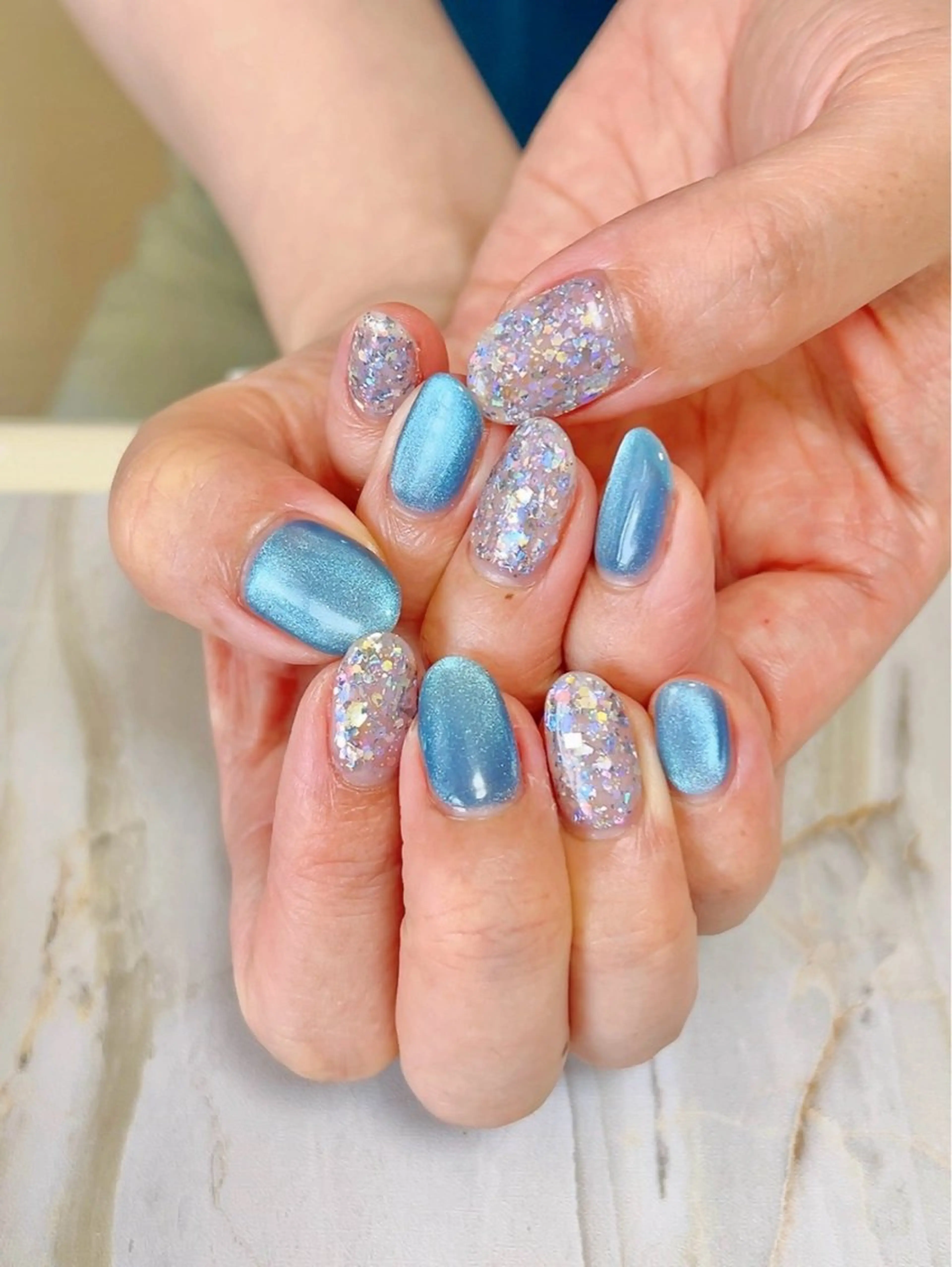 ネイル ブルー ホログラムネイル マグネットネイル ワンカラーネイル 夏ネイル ハンドネイル 岩澤 恵子のネイルデザイン
