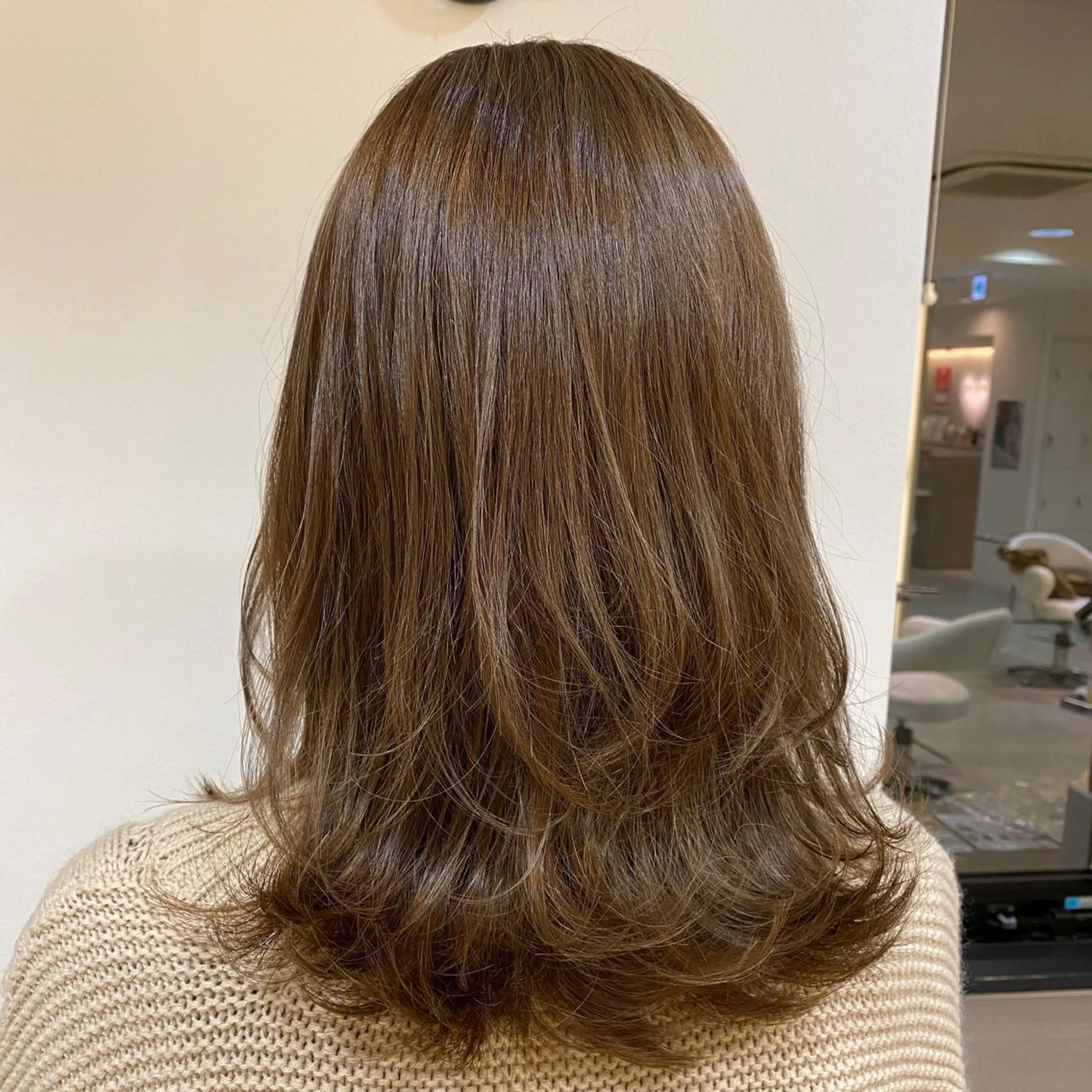 ミディアム 長井 麻帆のヘアスタイル
