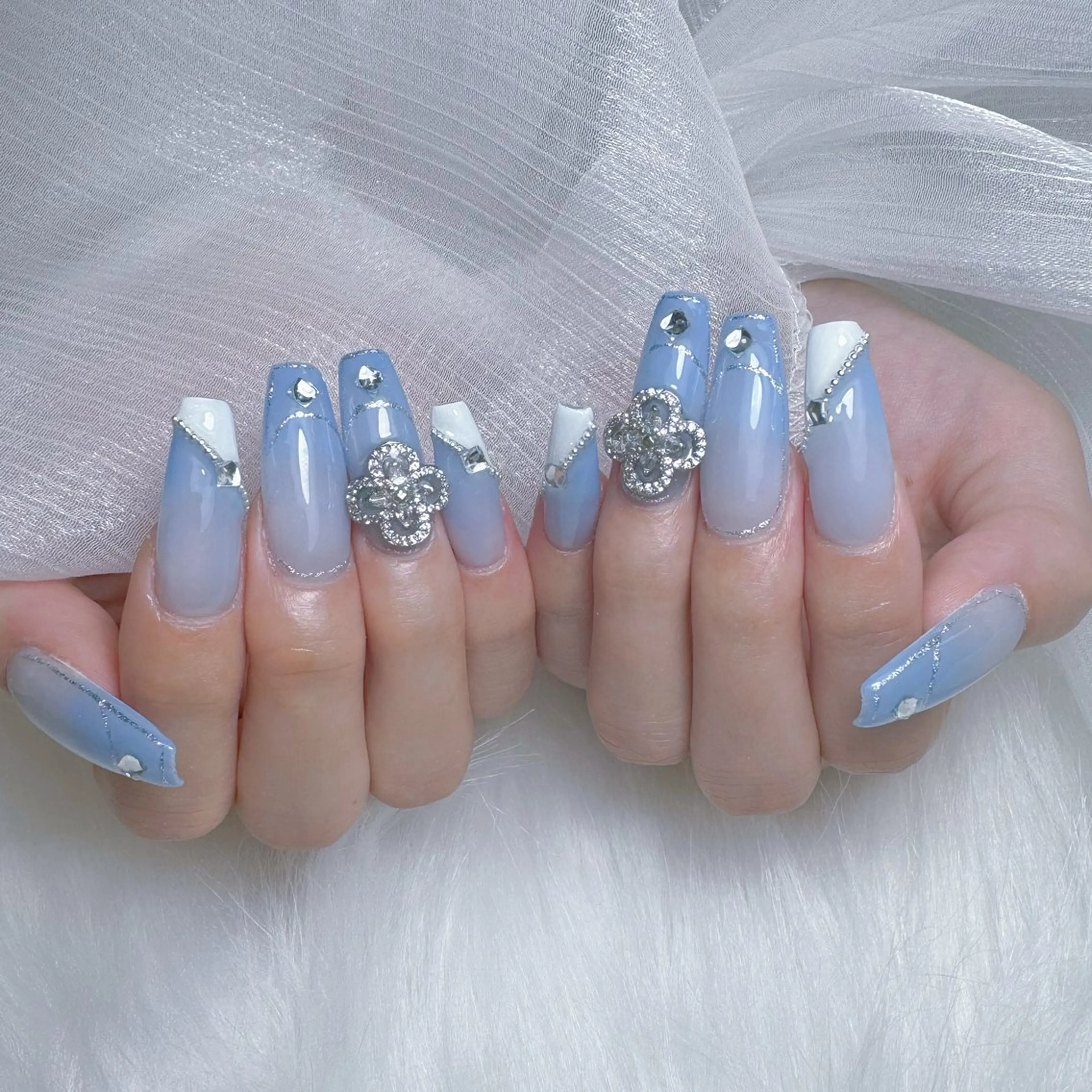 ネイル オーロラネイル フレンチネイル グラデーション ハート 韓国ネイル ハンドネイル Melody Nail所属・Melody  3D/スカルプ専門店のネイルデザイン