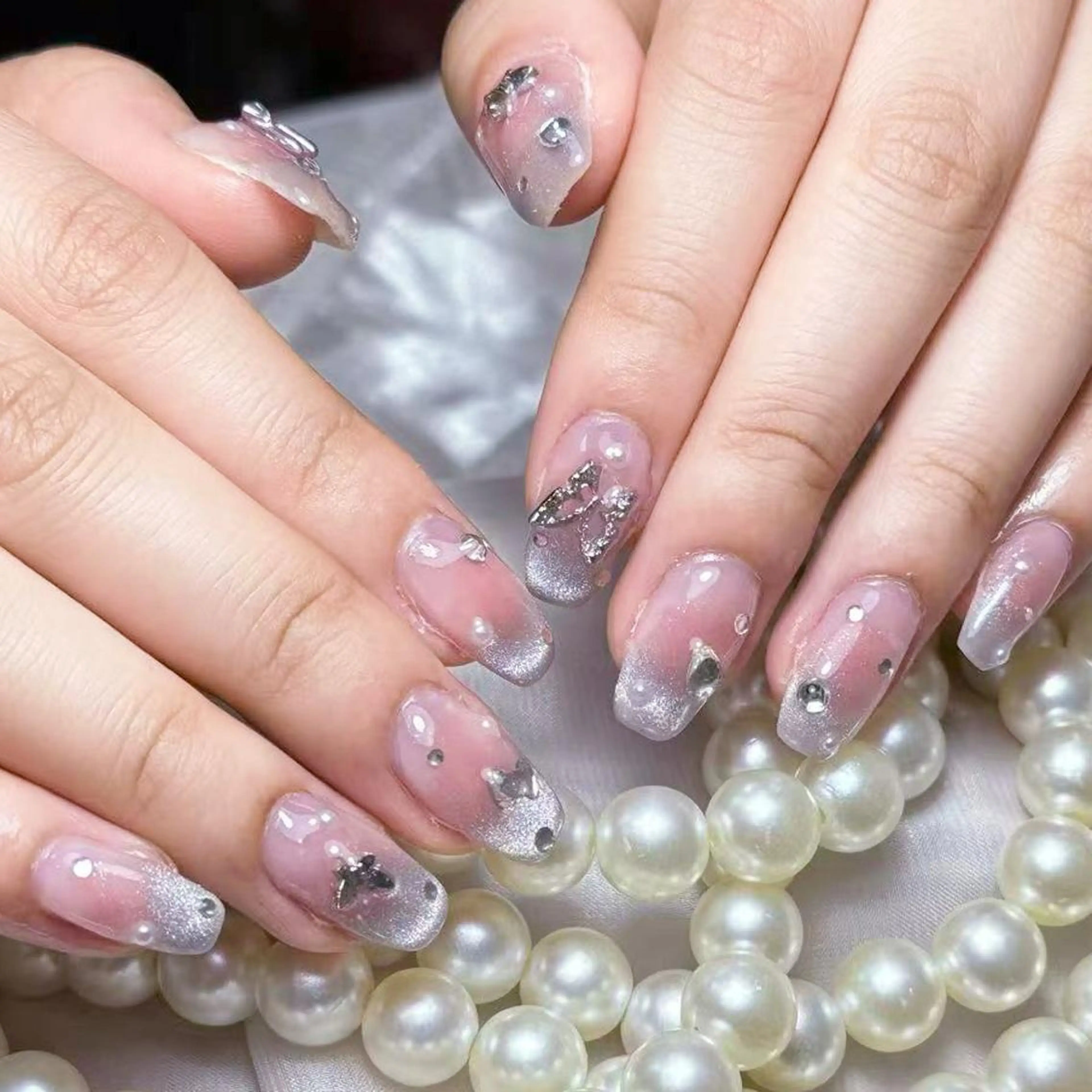 ネイル アートネイル オーロラネイル ガーリー キラキラネイル 韓国ネイル ハンドネイル DIAMOND 💦のネイルデザイン