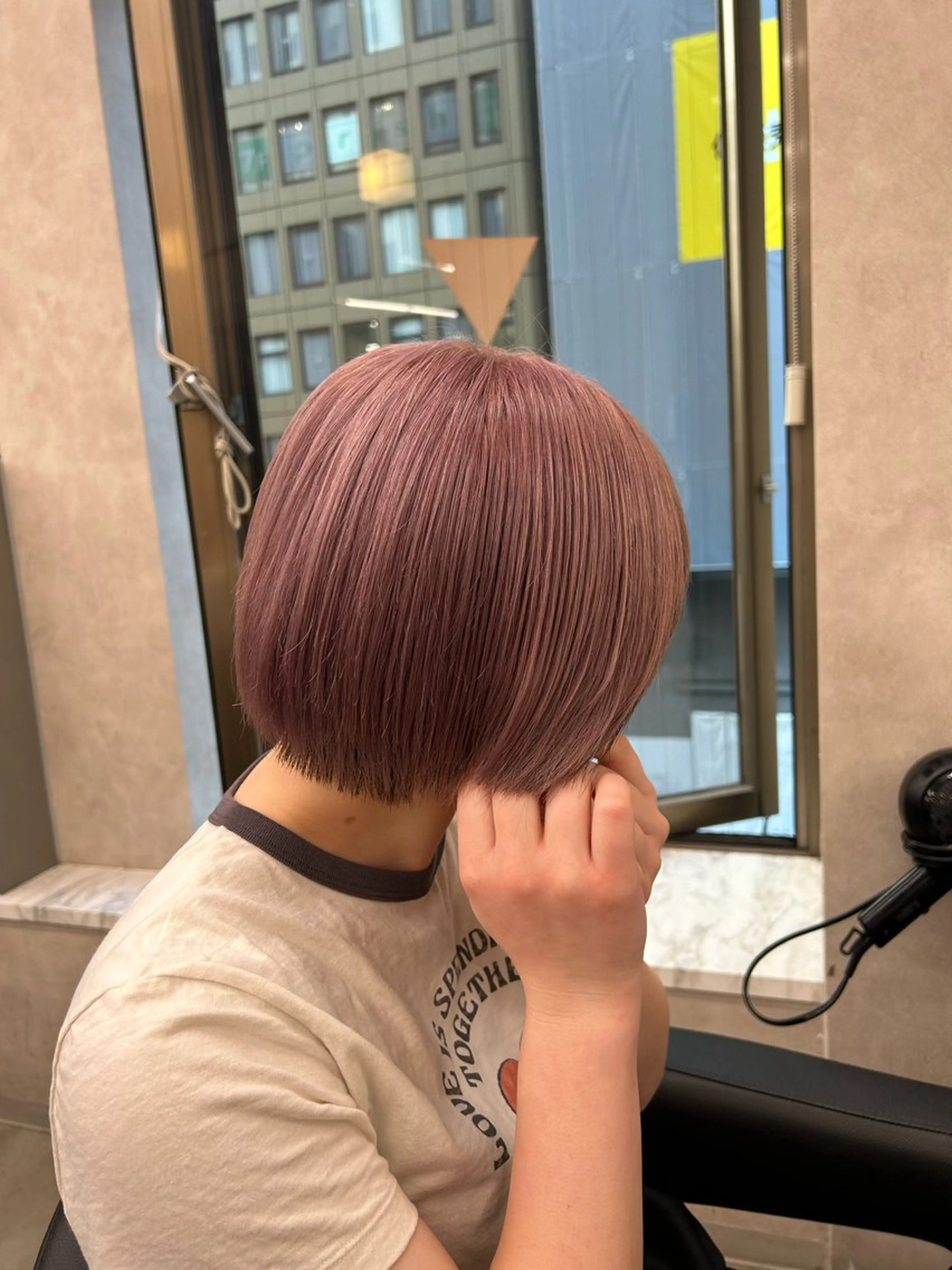 カラー ベージュ／ブラウン/ ナチュラルレイヤーのヘアスタイル