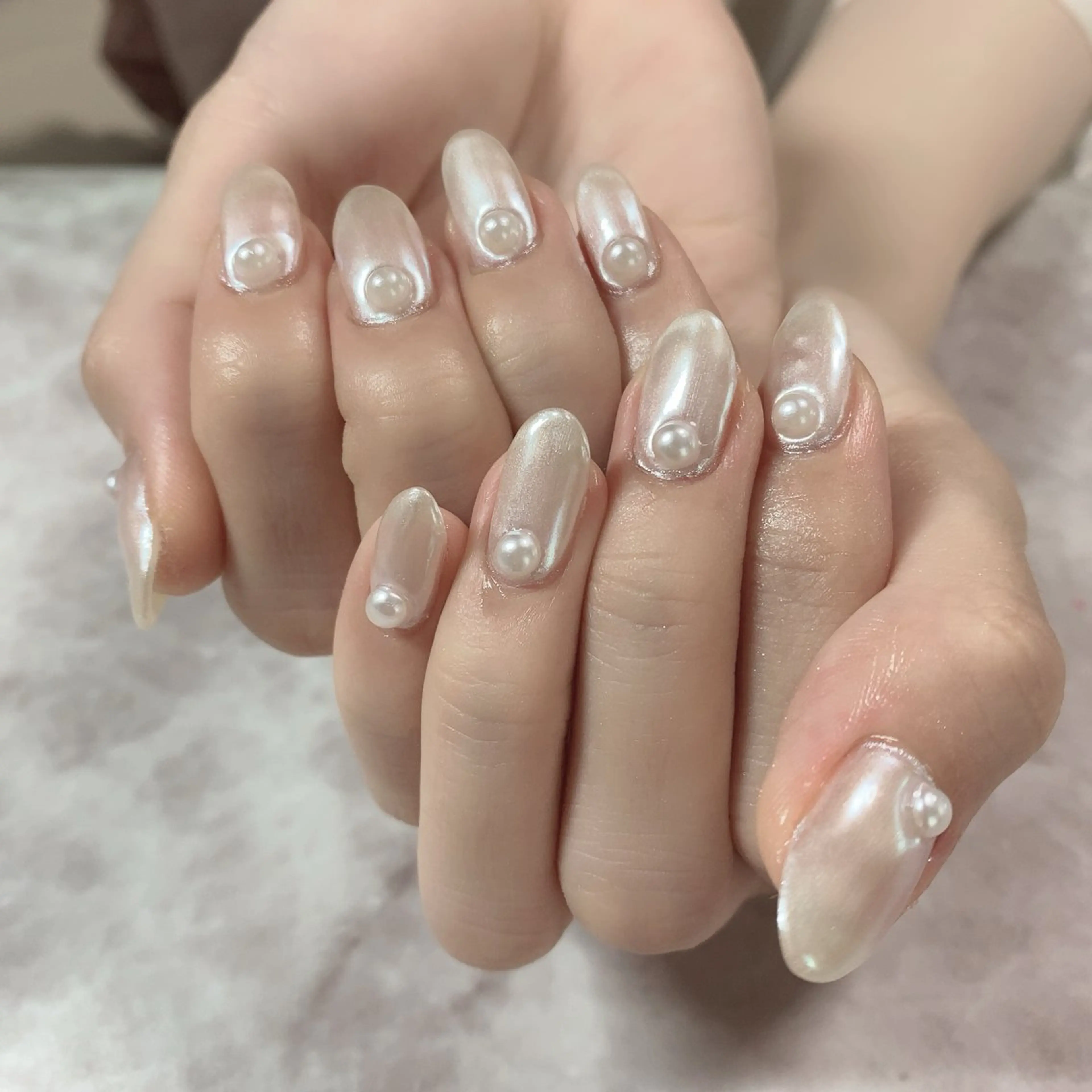 ネイル オーロラネイル ミラーネイル ホワイト マジョリカ ブルーのネイルデザイン