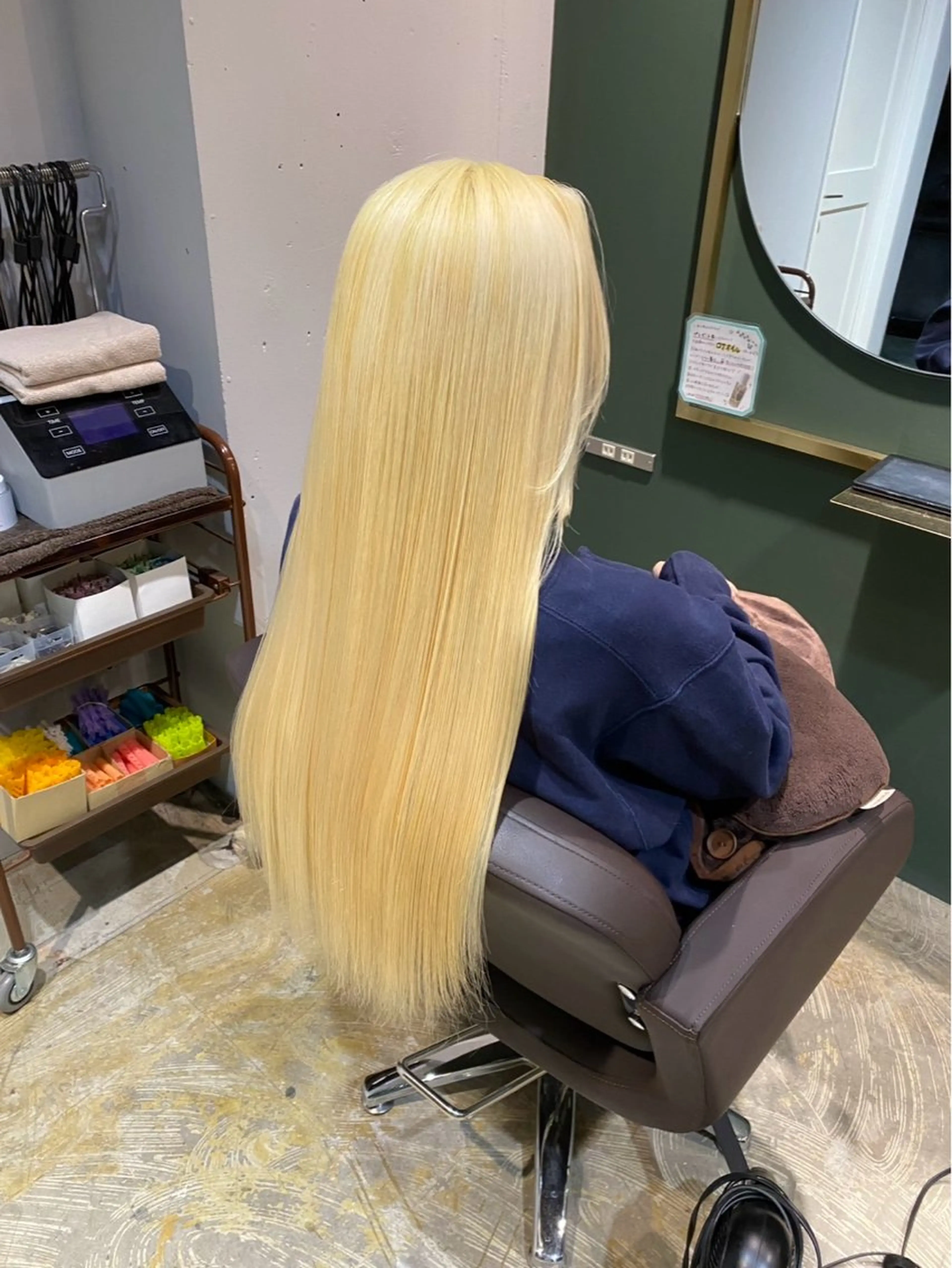 ロング カラー ブリーチ 抜きっぱなしブロンド ヘアカラー トリートメント カラースペシャリスト しょう🧑🏼‍🎨のヘアスタイル