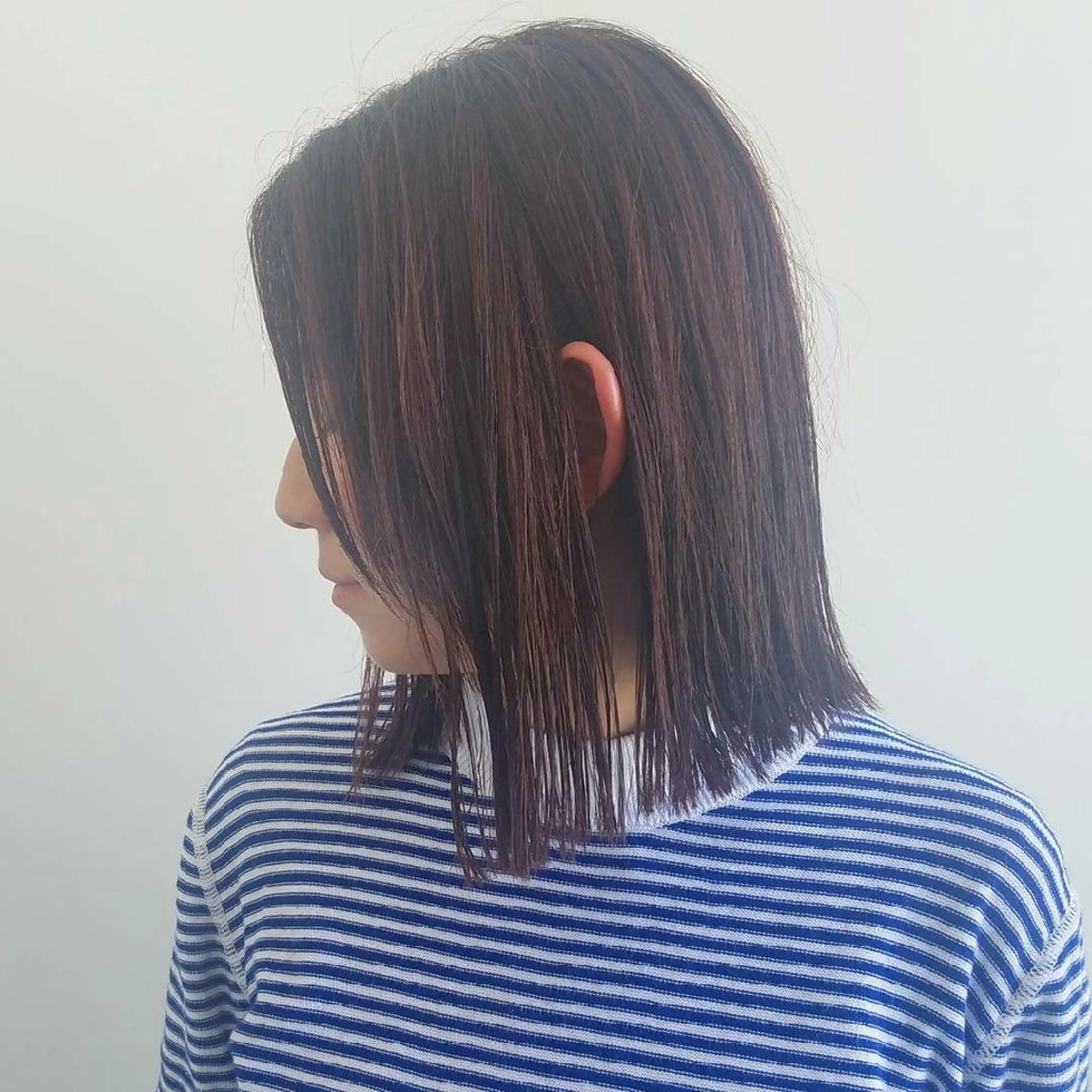 ショート カラー 切りっぱなしボブ ボルドーカラー ピンクカラー ボブ iplus まつげ、眉毛、耳つぼのマツエク・マツパデザイン