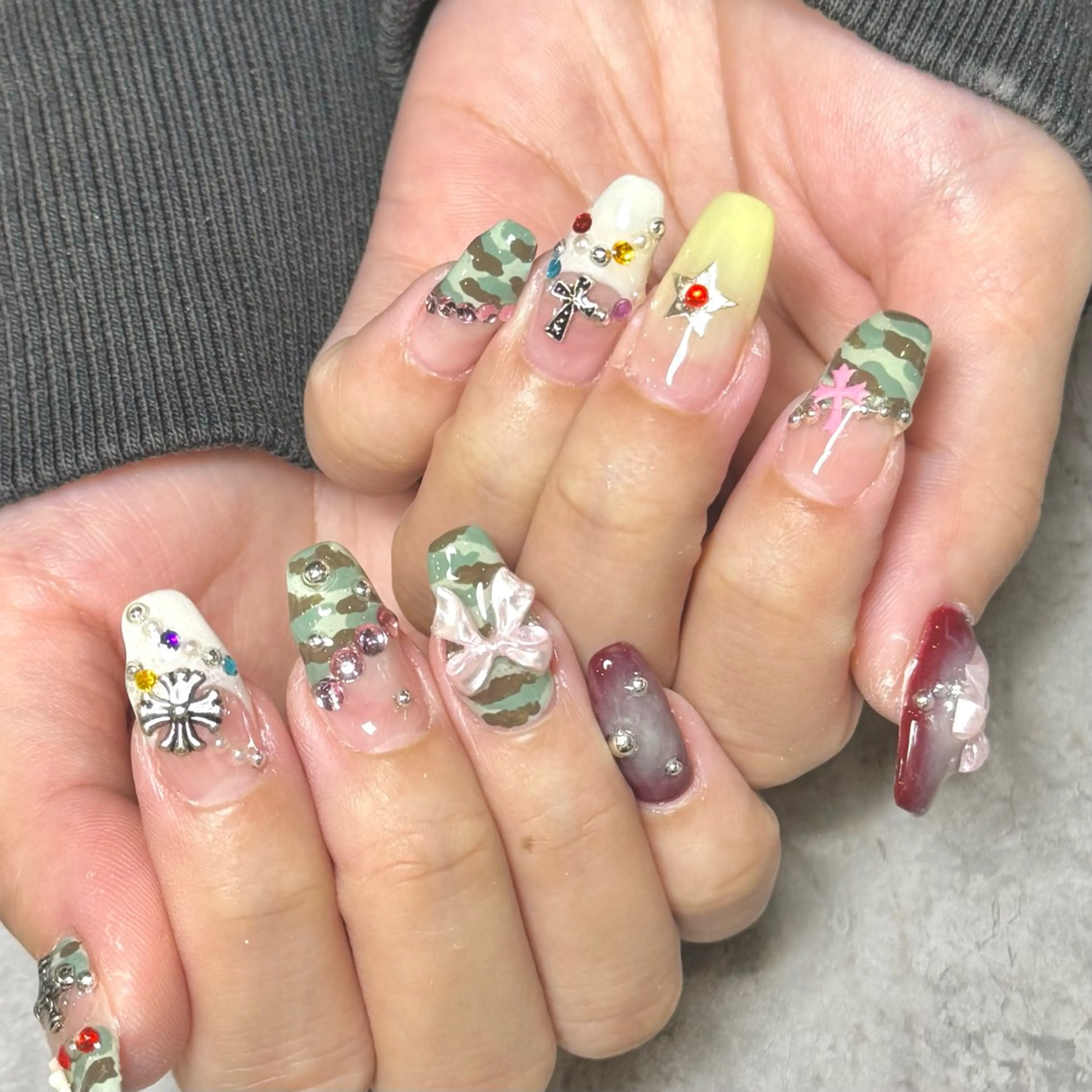 ネイル フレンチネイル ガーリー キラキラネイル リボン ワンホンネイル ハンドネイル Nail Salon Lillion【リリオン】所属・lillion karenのネイルデザイン