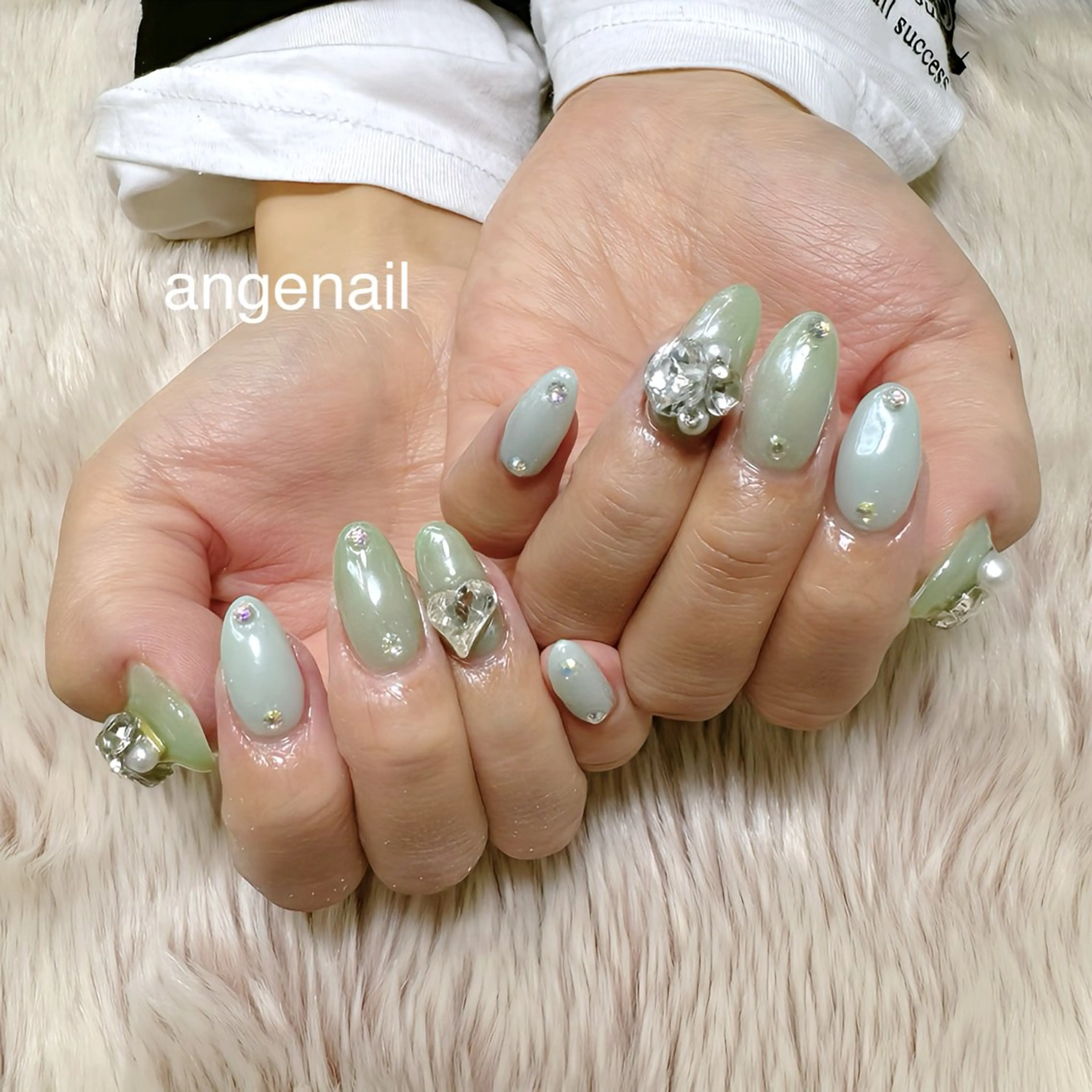 ネイル ハンドネイル オーナーネイリスト MAKIのネイルデザイン