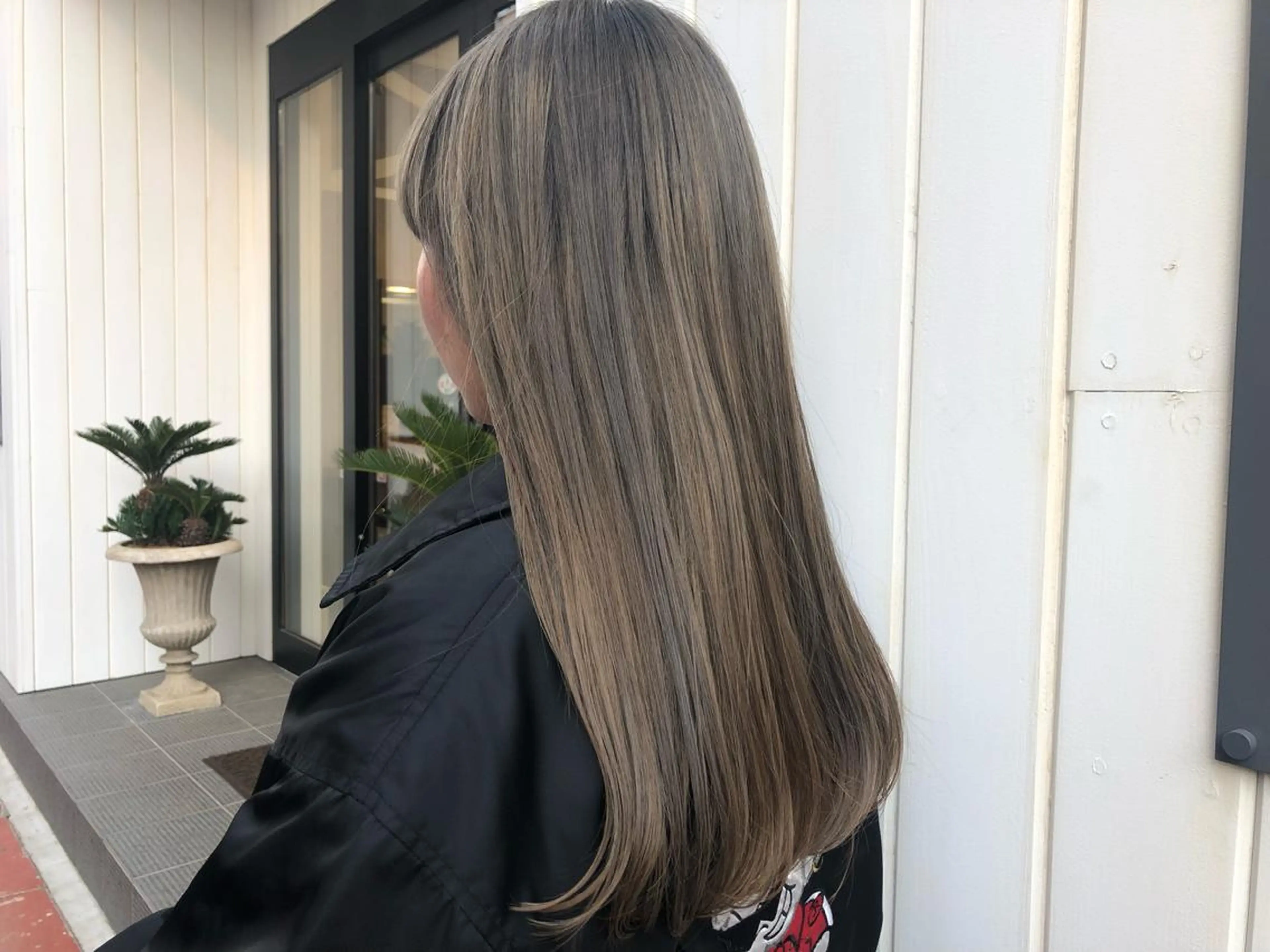 カラー ブリーチ 井上 舞のヘアスタイル