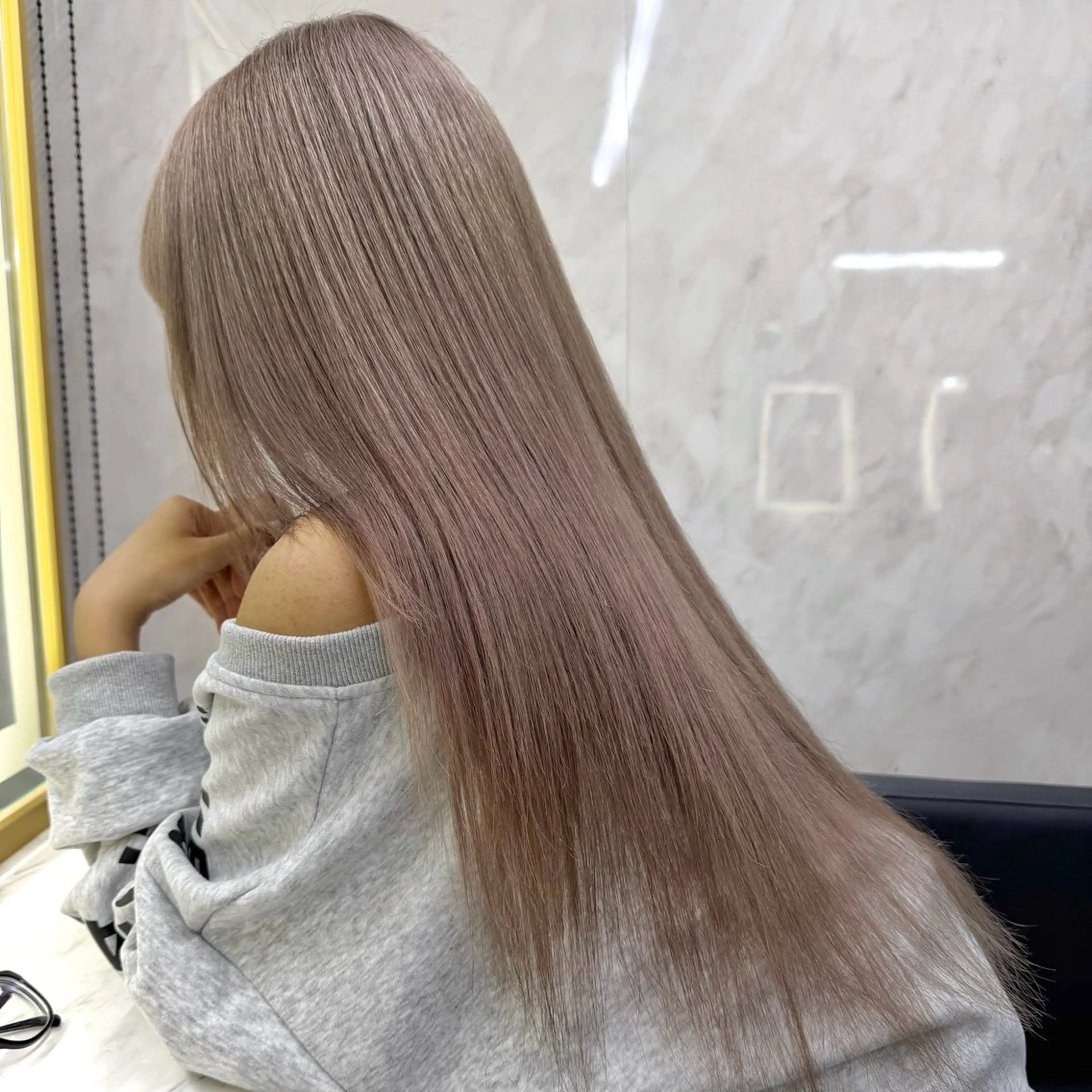 ロング カラー シールエクステ ハイトーンカラー エクステ ヘアカラー トリートメント シールエクステ特化 ハイトーン、NANAのヘアスタイル