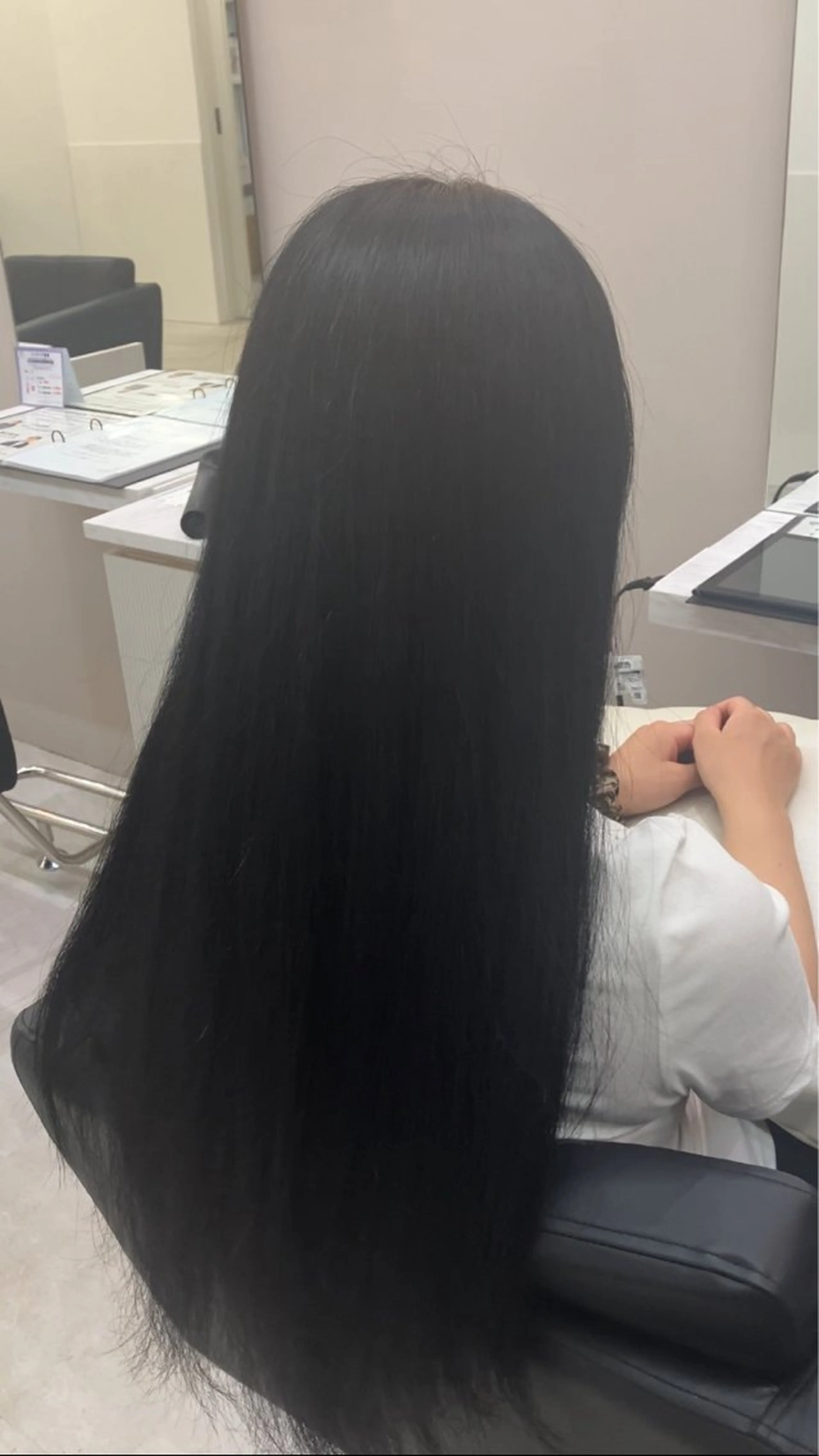 ロング ヘアカラー 冨江 弘貴のヘアスタイル