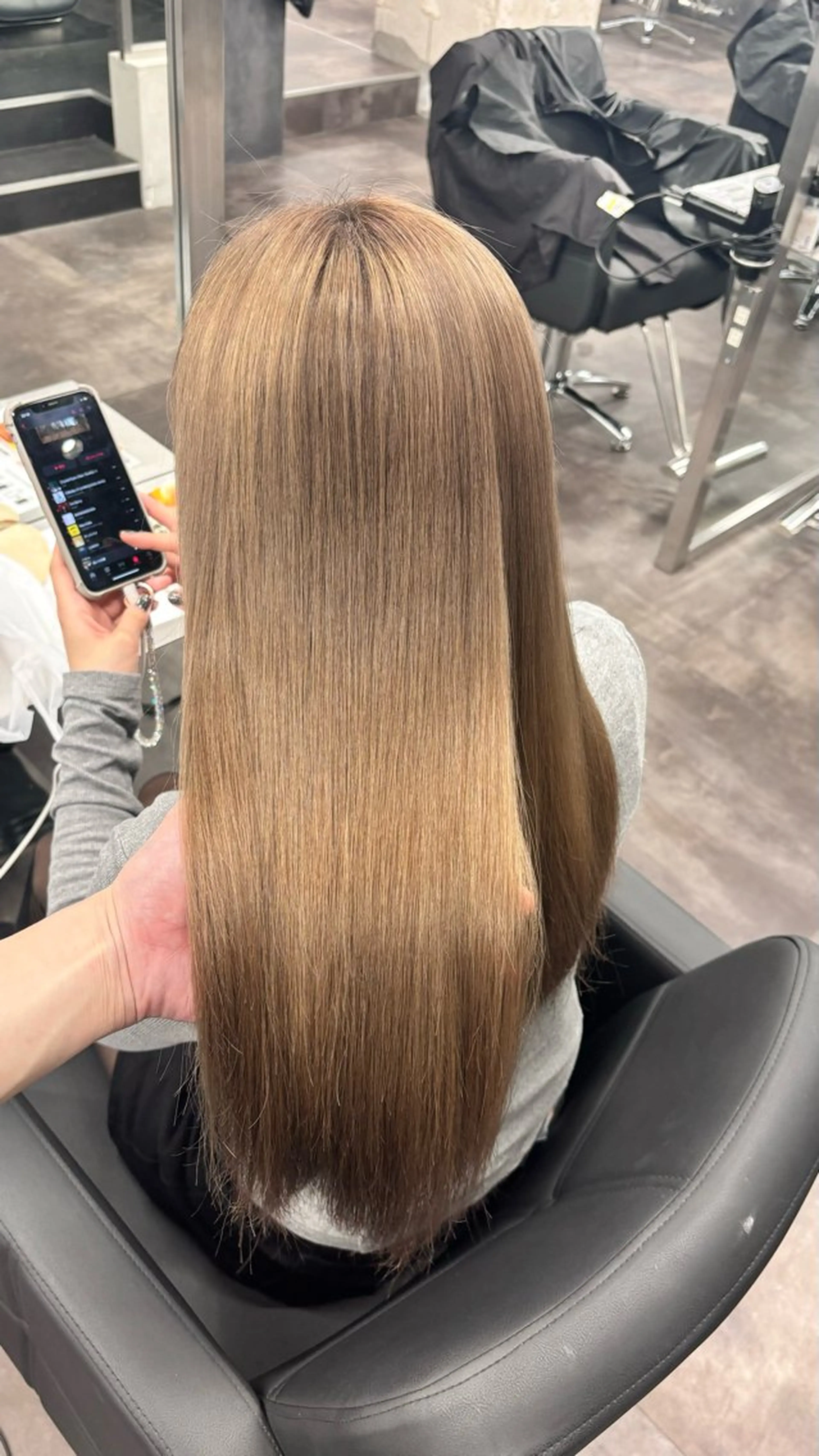 ロング カラー ベージュカラー ブリーチ ヘアカラー GARTE所属・ゲンキ /カットモデル募集のヘアスタイル