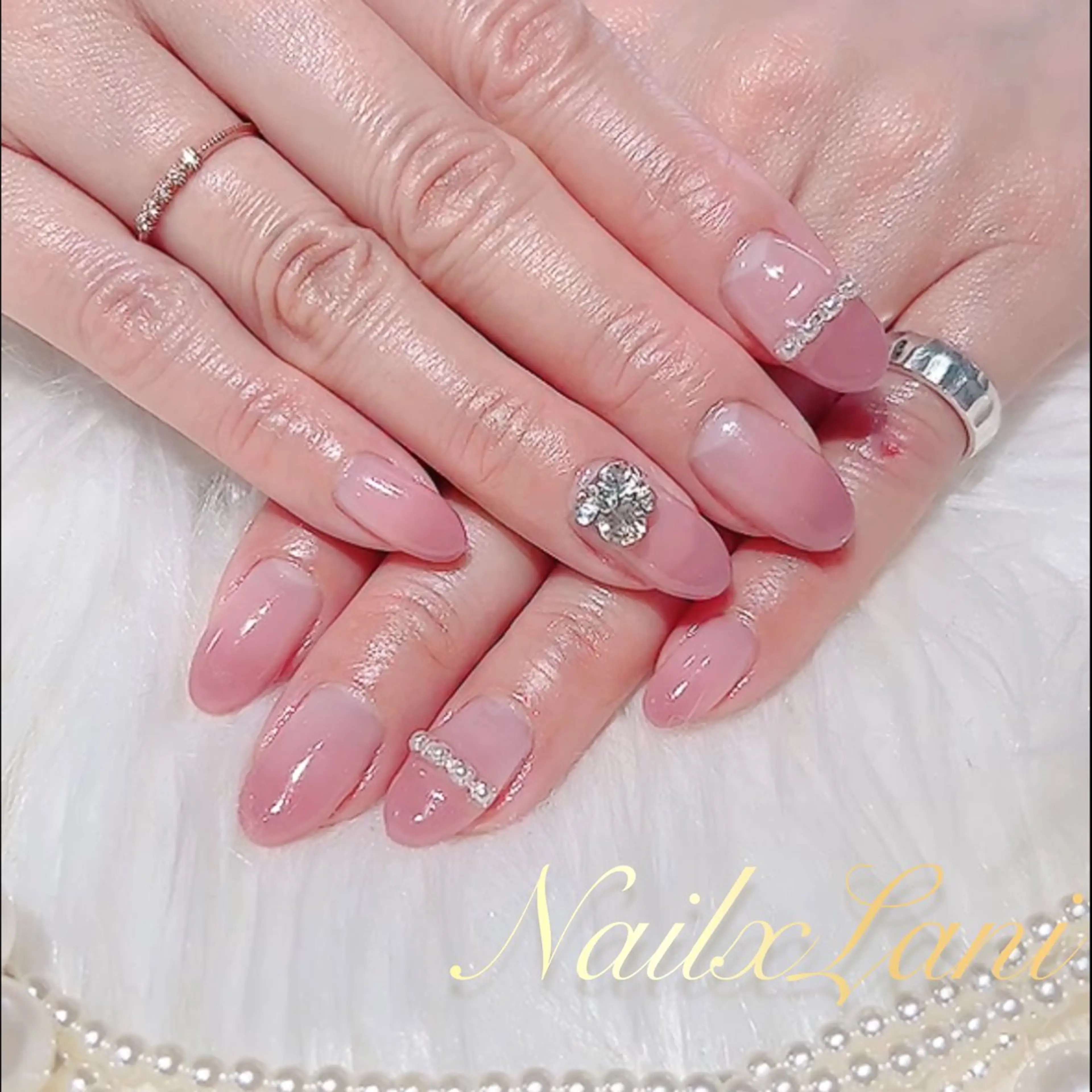 【パーツ2本無料❣️】手を綺麗に魅せるグラデーション💎の写真