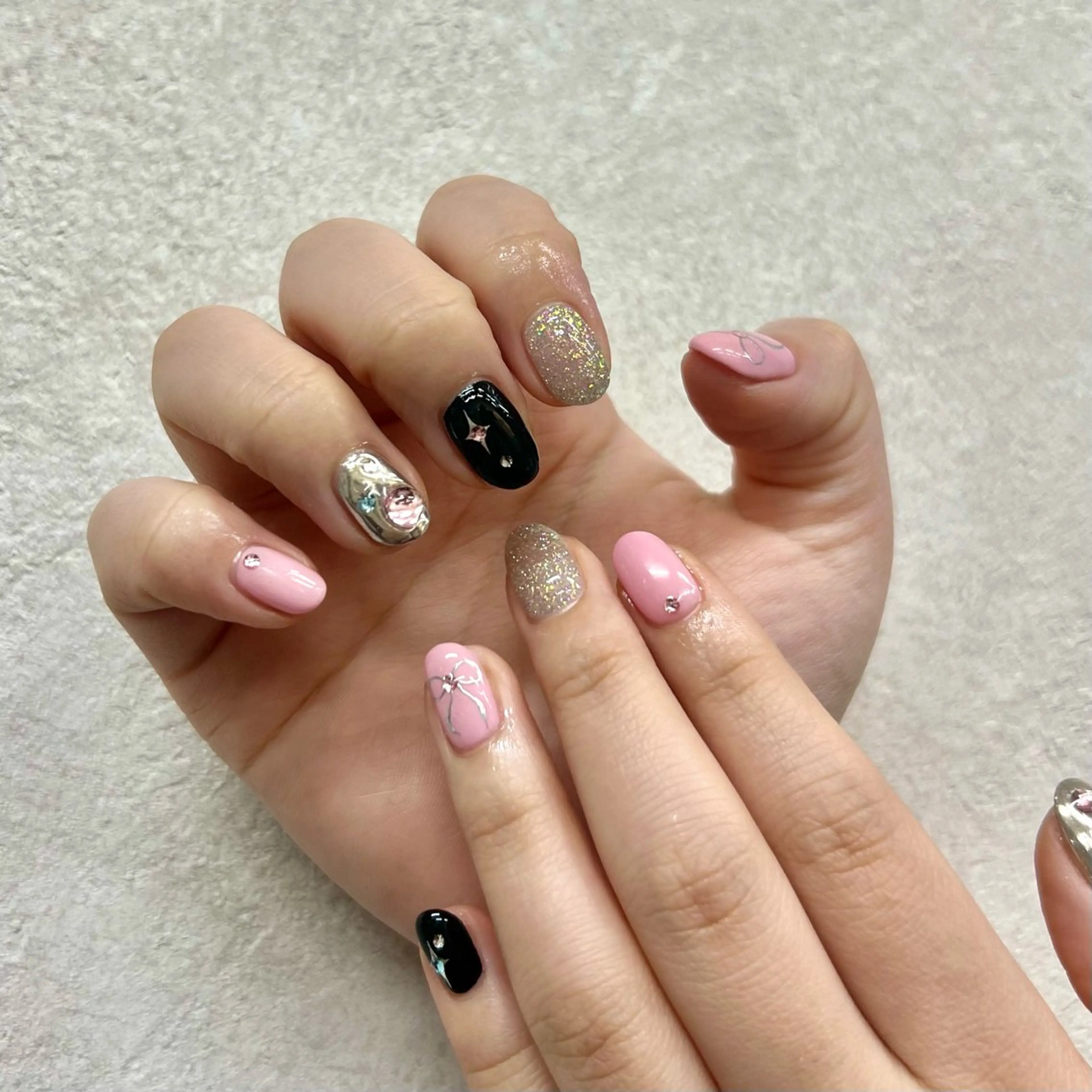 ネイル 韓国ネイル ミラーネイル ワンカラーネイル ストーンネイル ハンドネイル GRANDEUR焼津 Nana🦖のネイルデザイン