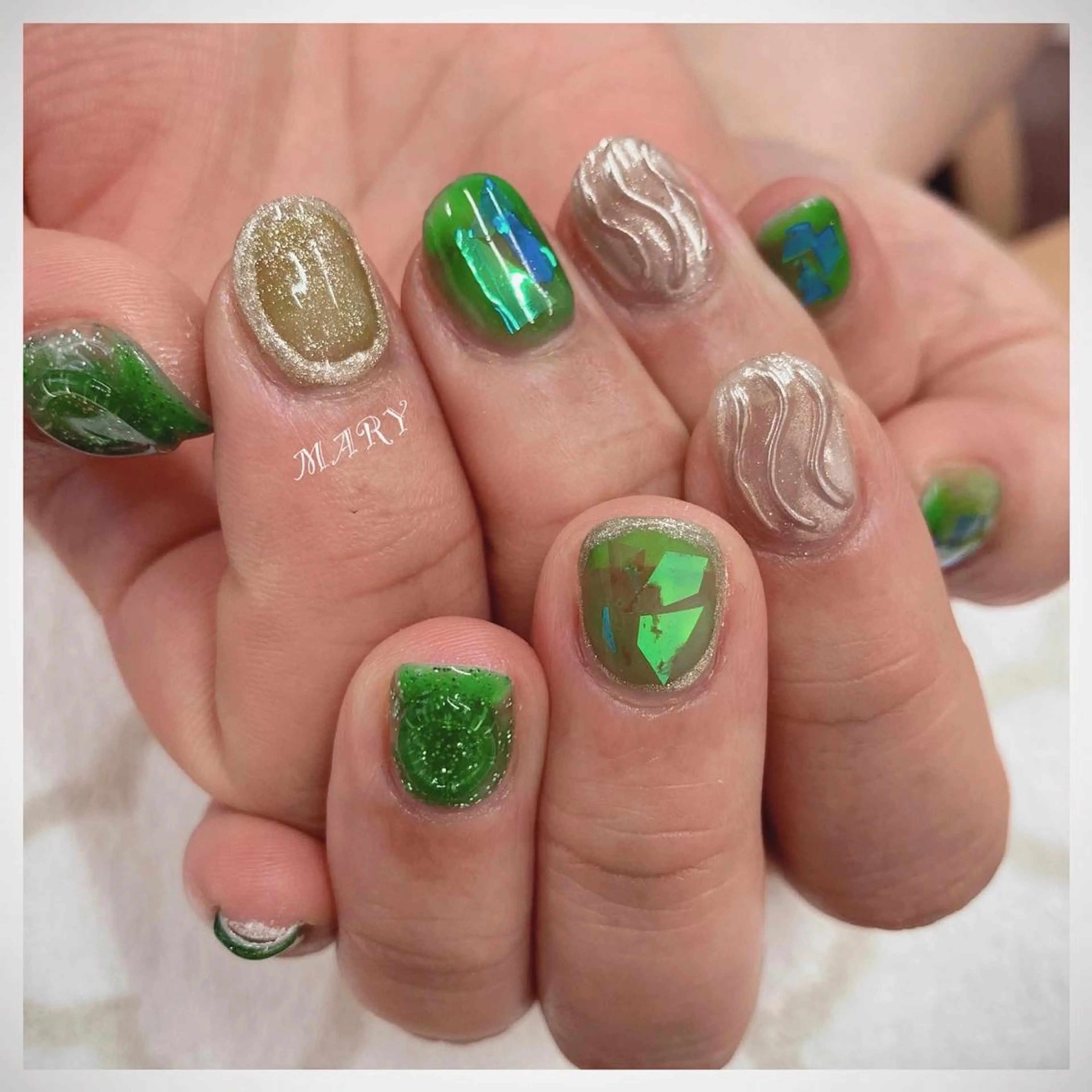ネイル グリーン ミラーネイル ハンドネイル Mary nail所属・Mary nail .narumiのネイルデザイン