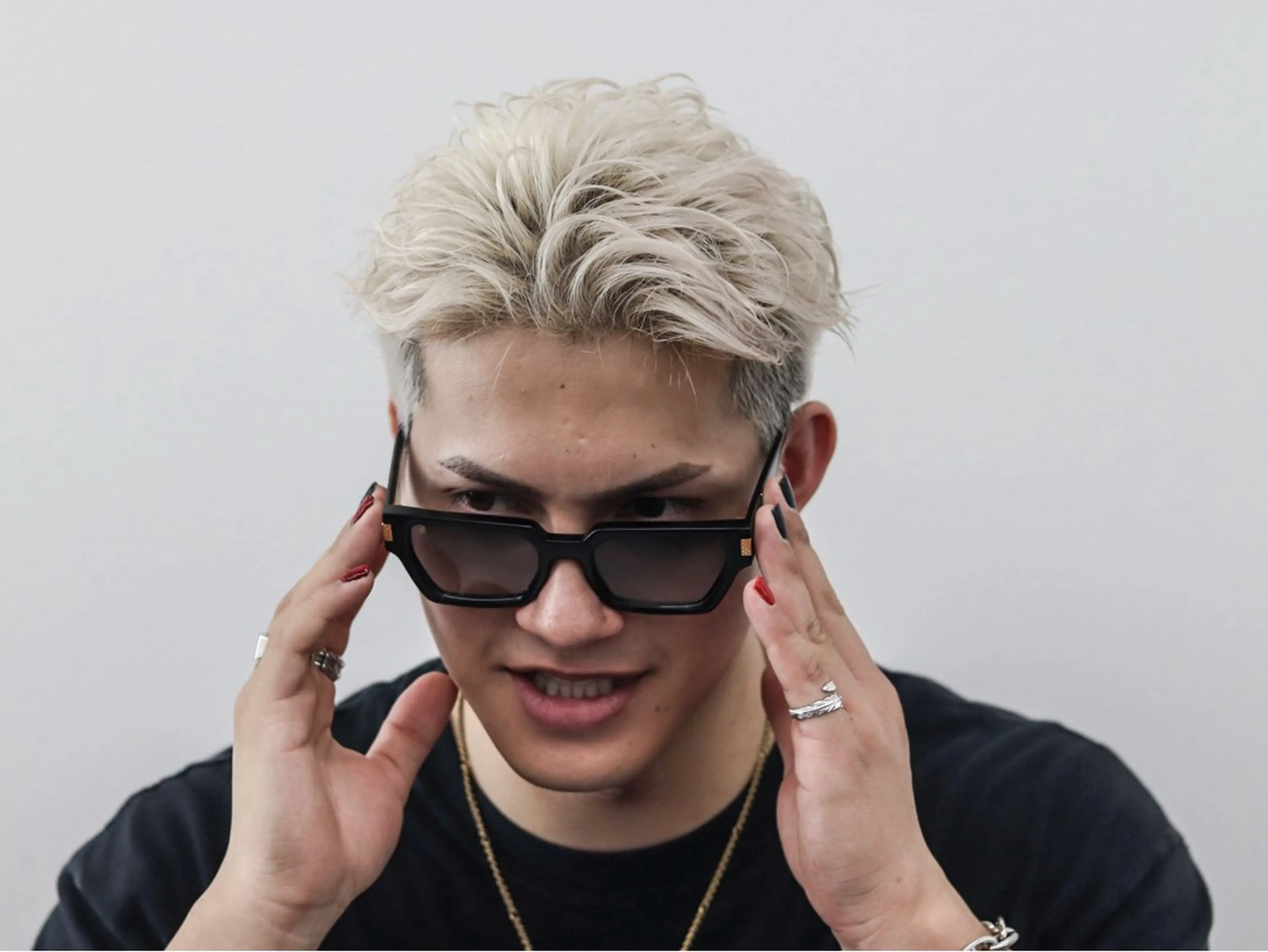 ショート カラー パーマ ヘアアレンジ メンズ カット ヘアカラー ヘアセット メンズフェザー毛流れ パーマASHU渋谷のヘアスタイル